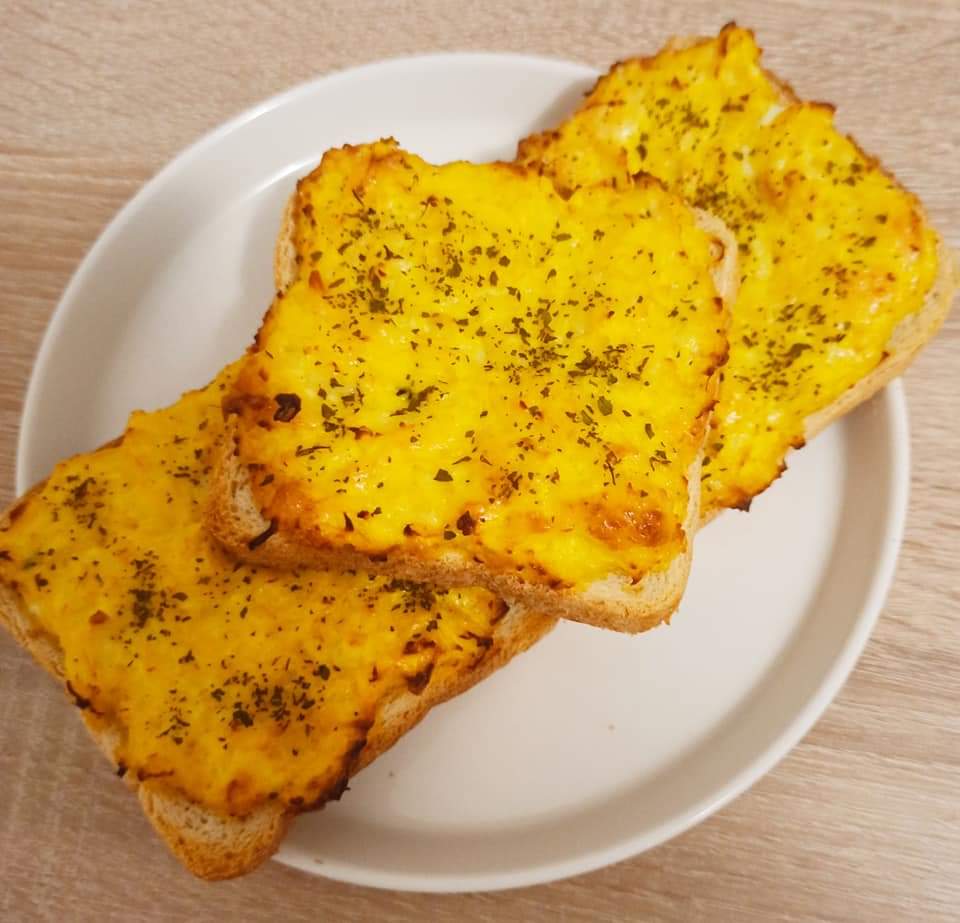 Toast cu conopida la cuptor