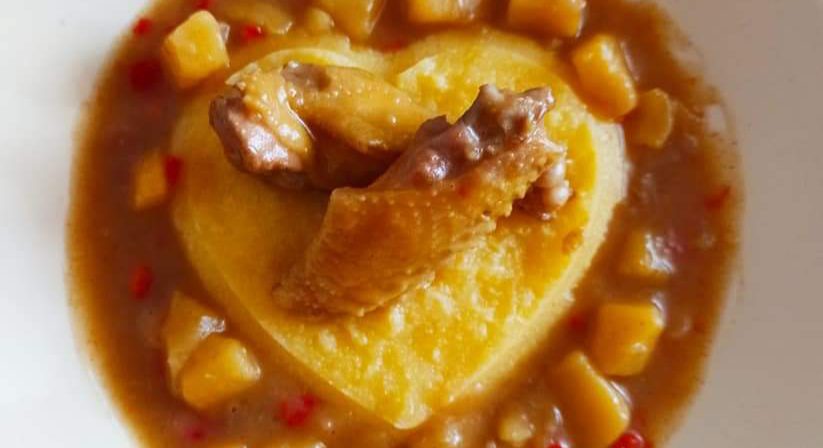 Tocăniță de pui cu legume și mămăligă – rețetă clasică, sănătoasă pentru întreaga familie + variantă pentru bebeluși