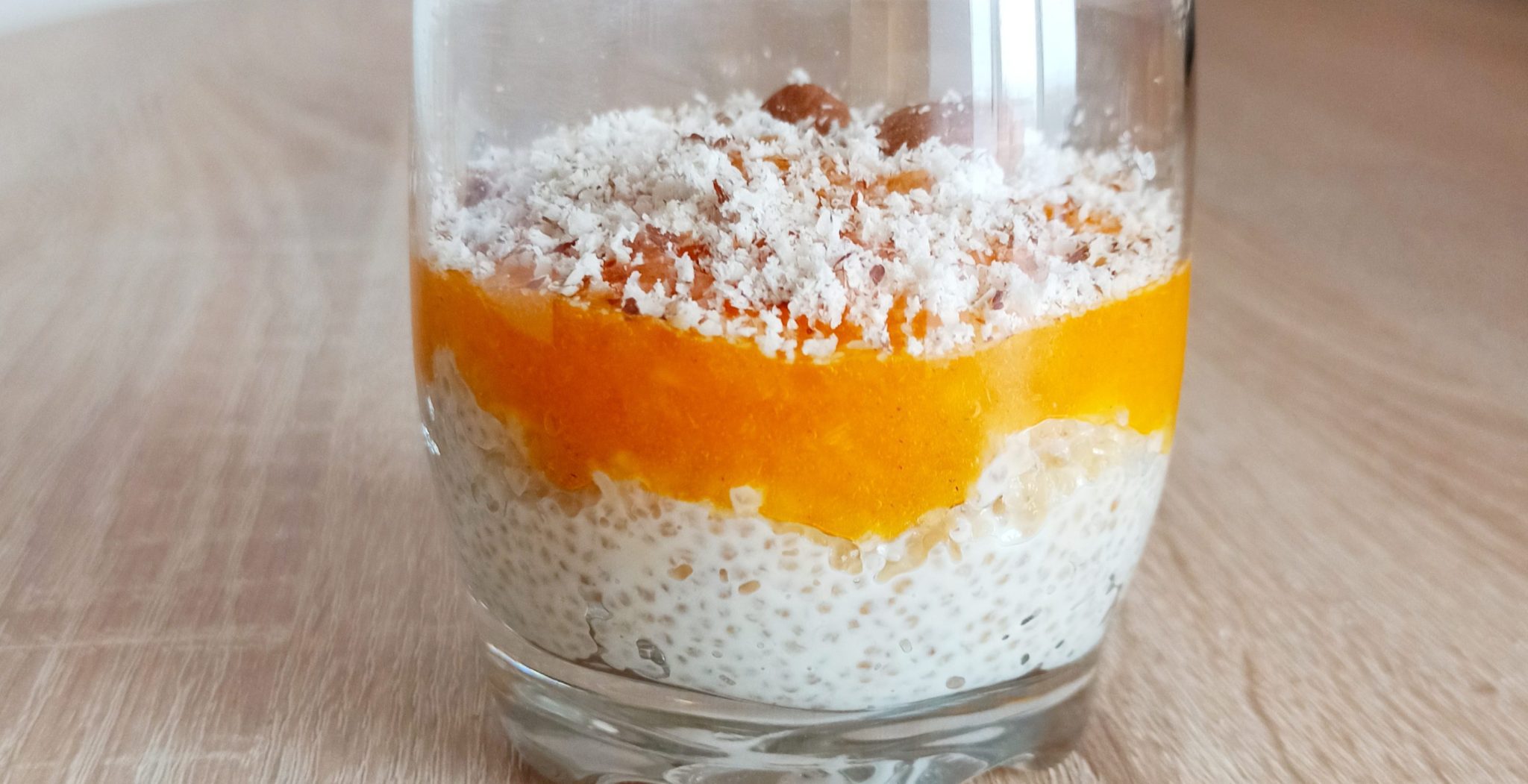 Budinca de quinoa cu piure de kaki si migdale