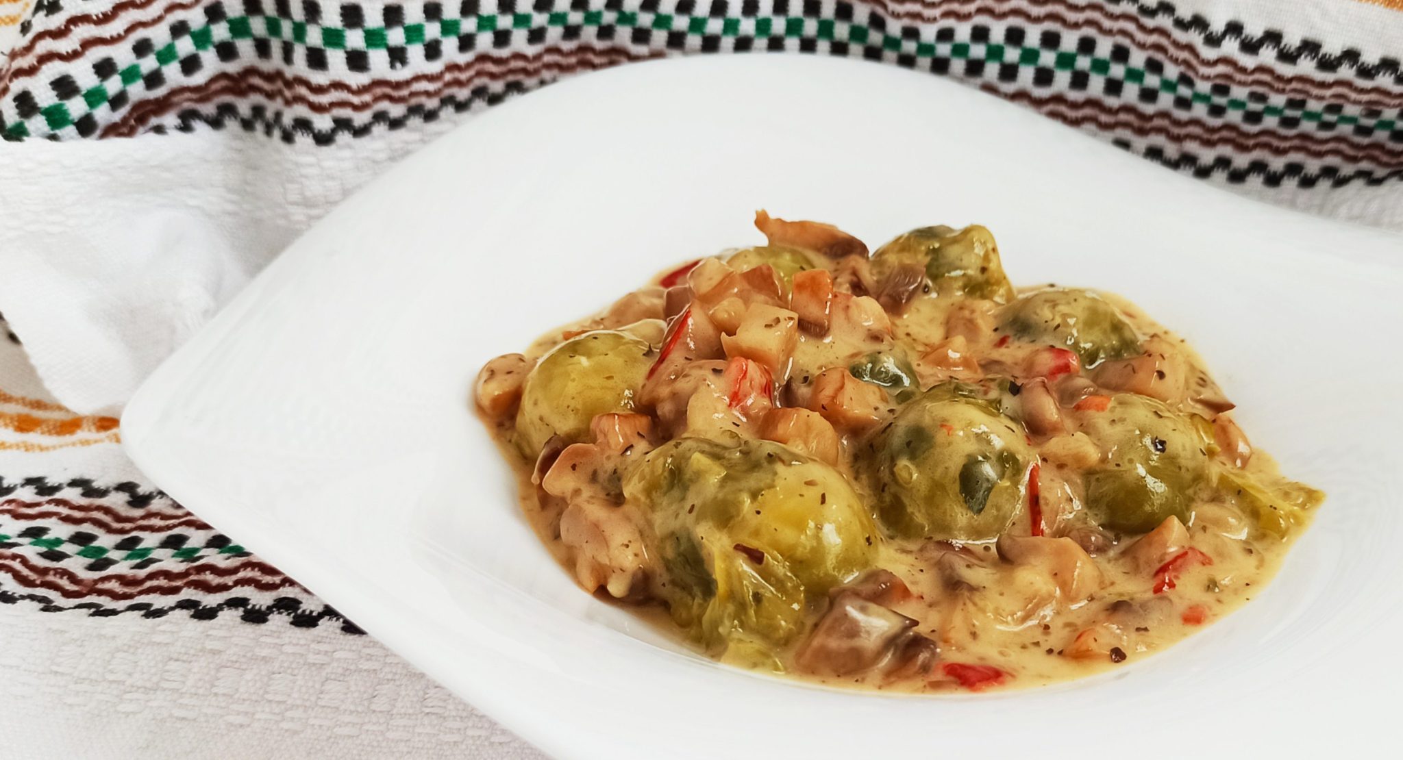 Varza de bruxelles cu ciuperci champignon