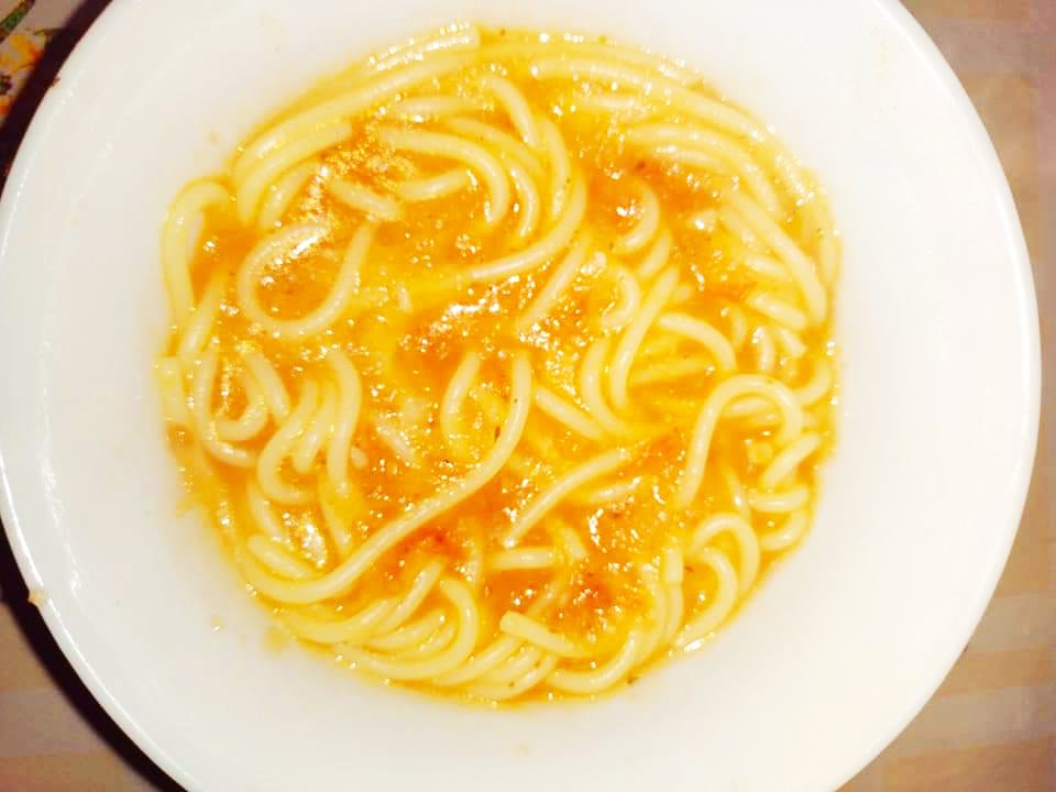 Paste in sos de rosii cu ceapa si usturoi