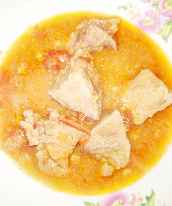 Carne de porc in sos