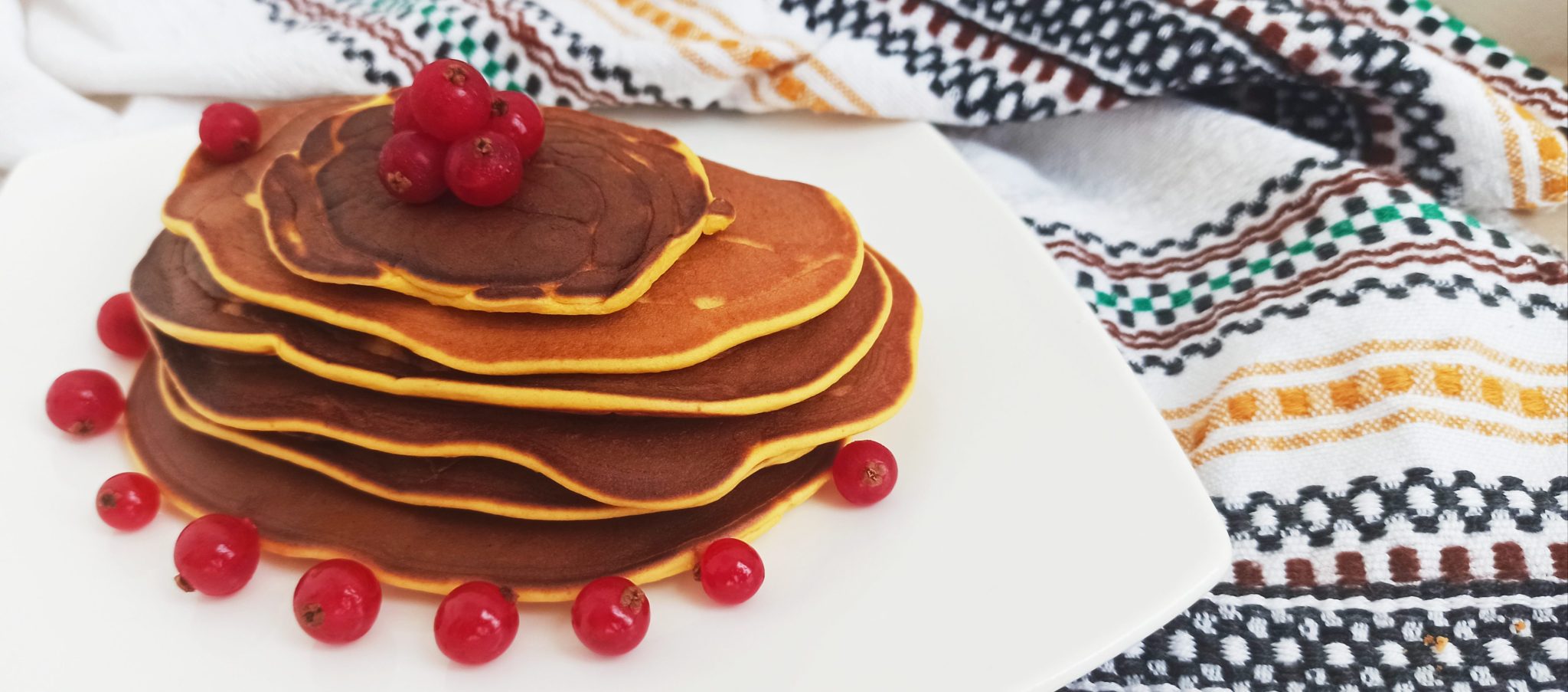 Pancakes rapide pufoase (gata în 15 minute) – rețetă simplă pentru mic dejun