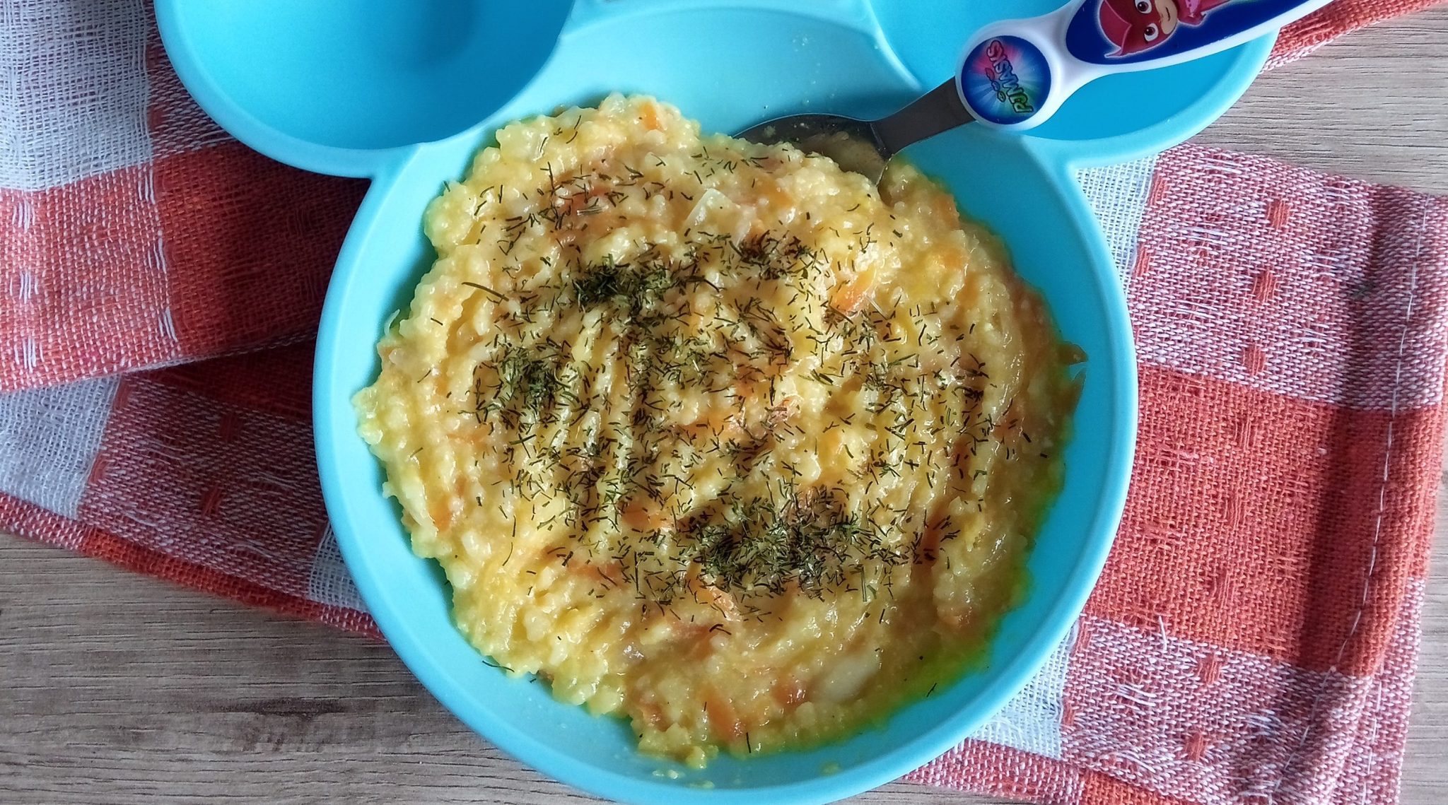 Mancare de legume razuite cu cus-cus