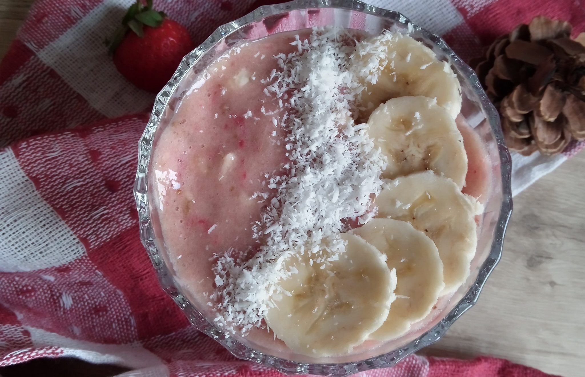 Budinca de tapioca cu piure de capsuni si banana