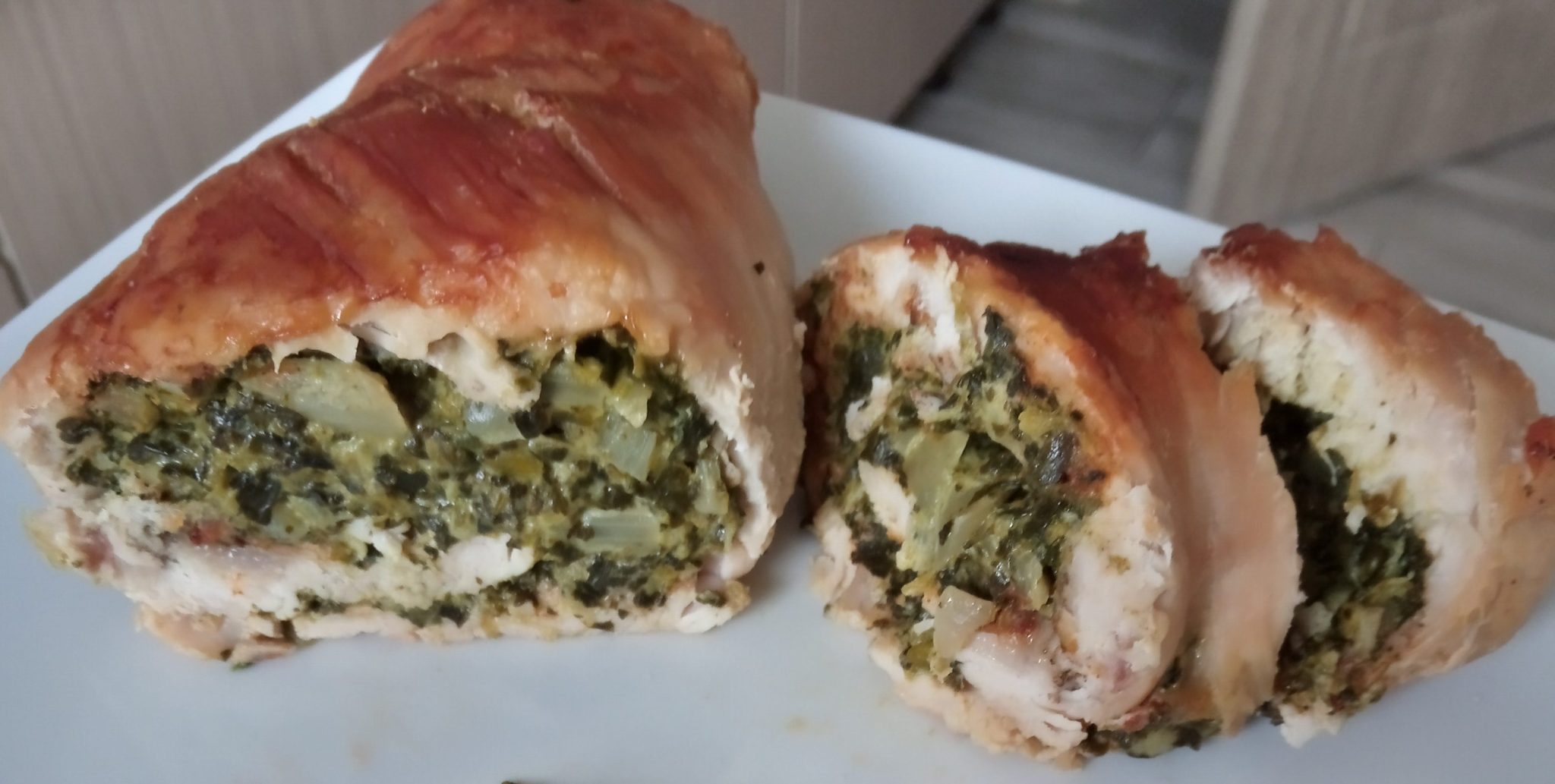 Rulou din piept de curcan umplut cu spanac