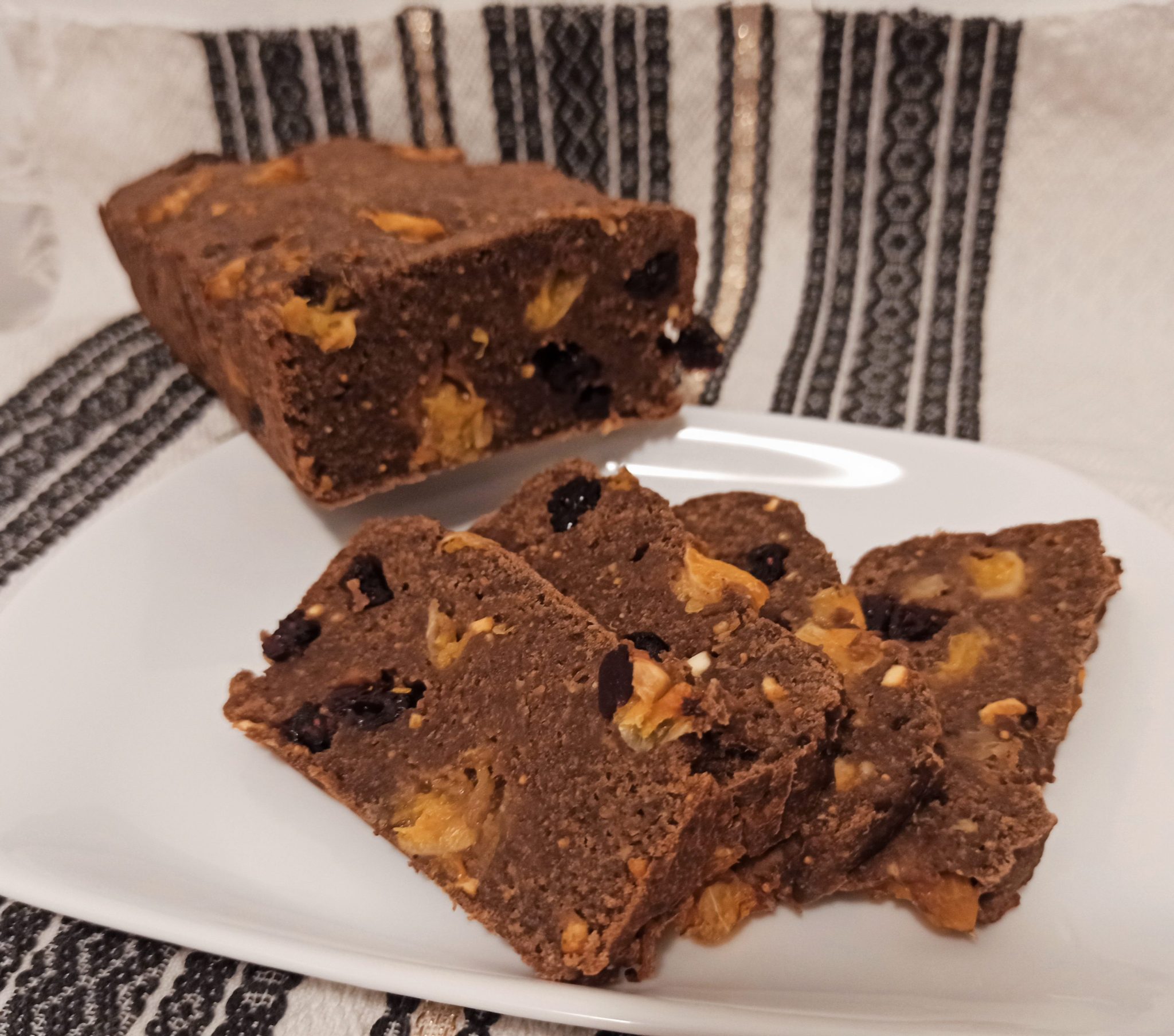 Chec „ciocolatos” cu portocala si merisoare