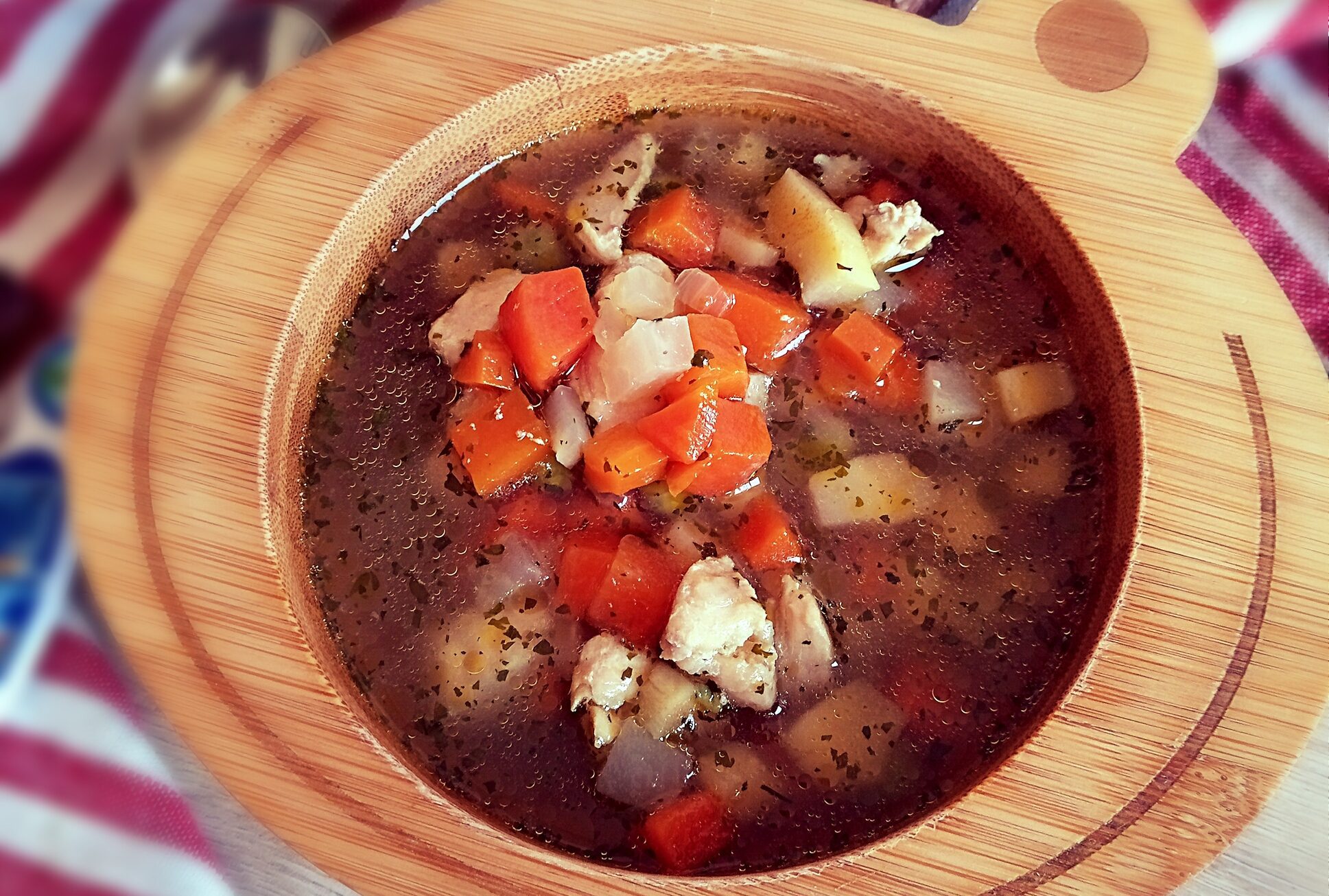 Ciorba de pui cu multe legume