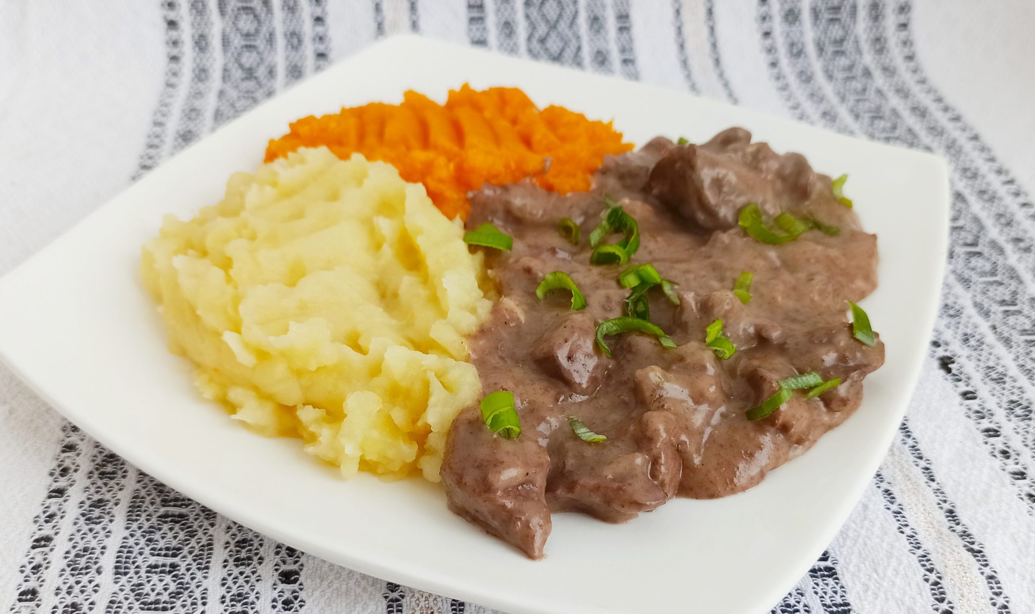 Gulas din ficat de pui