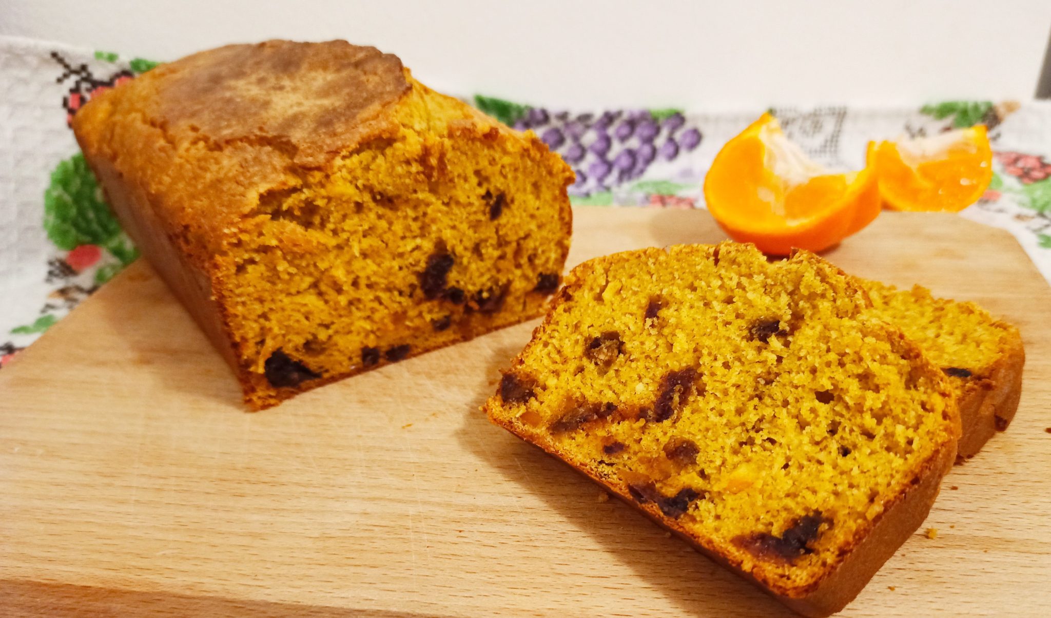 Chec cu faina de porumb si curmale