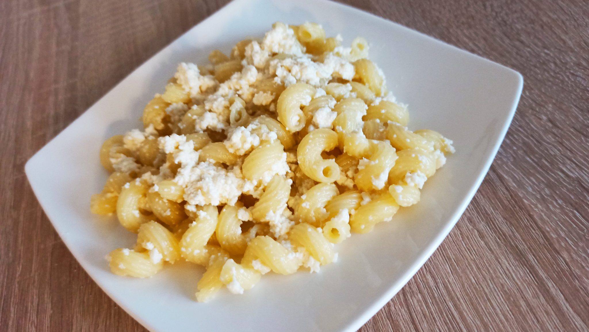 Paste cu branza de casa