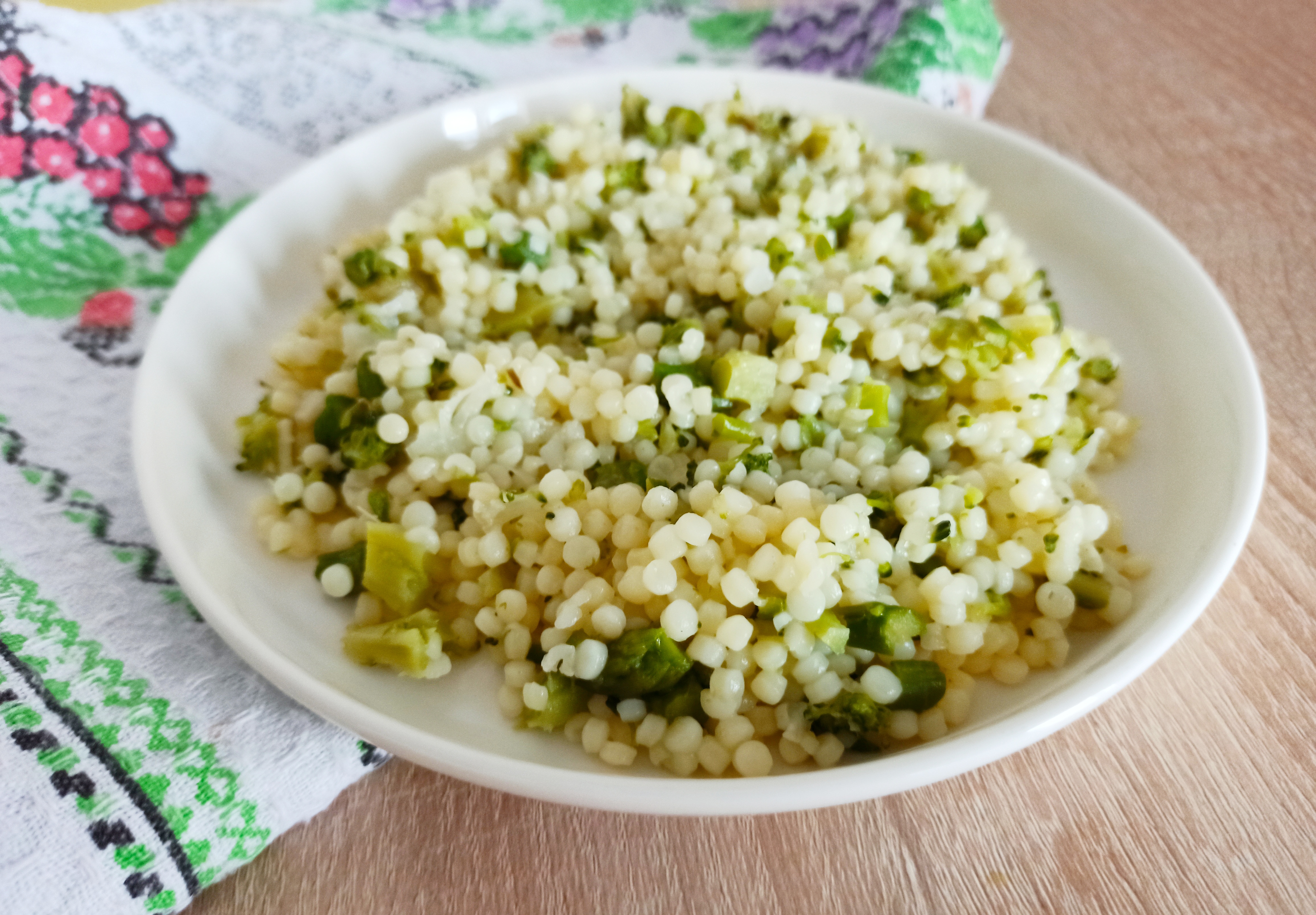 Cous-cous cu sparanghel, broccoli si conopida