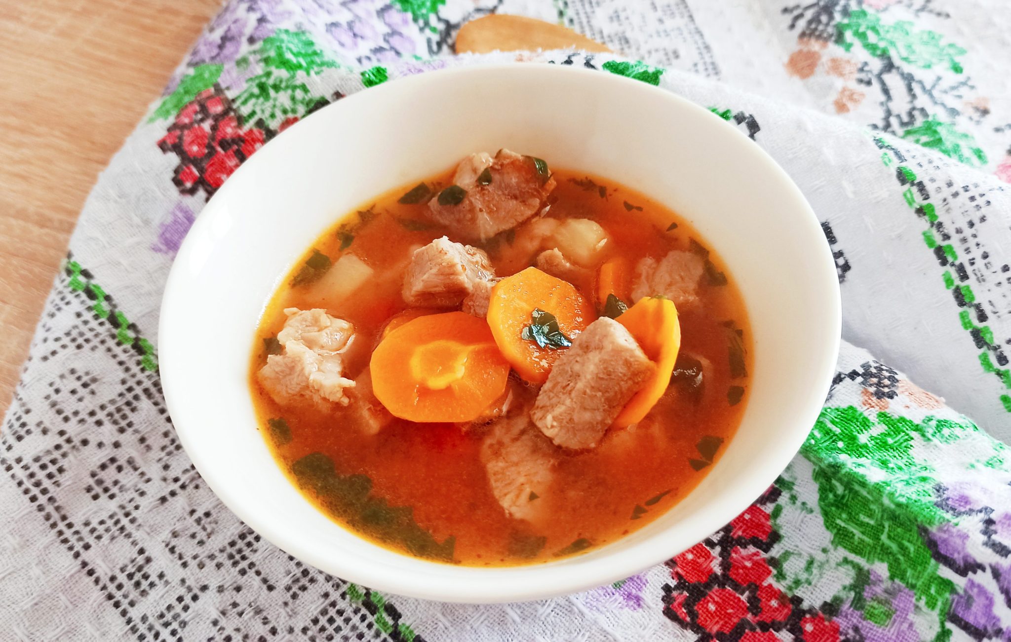 Ciorba de porc cu bulion de rosii