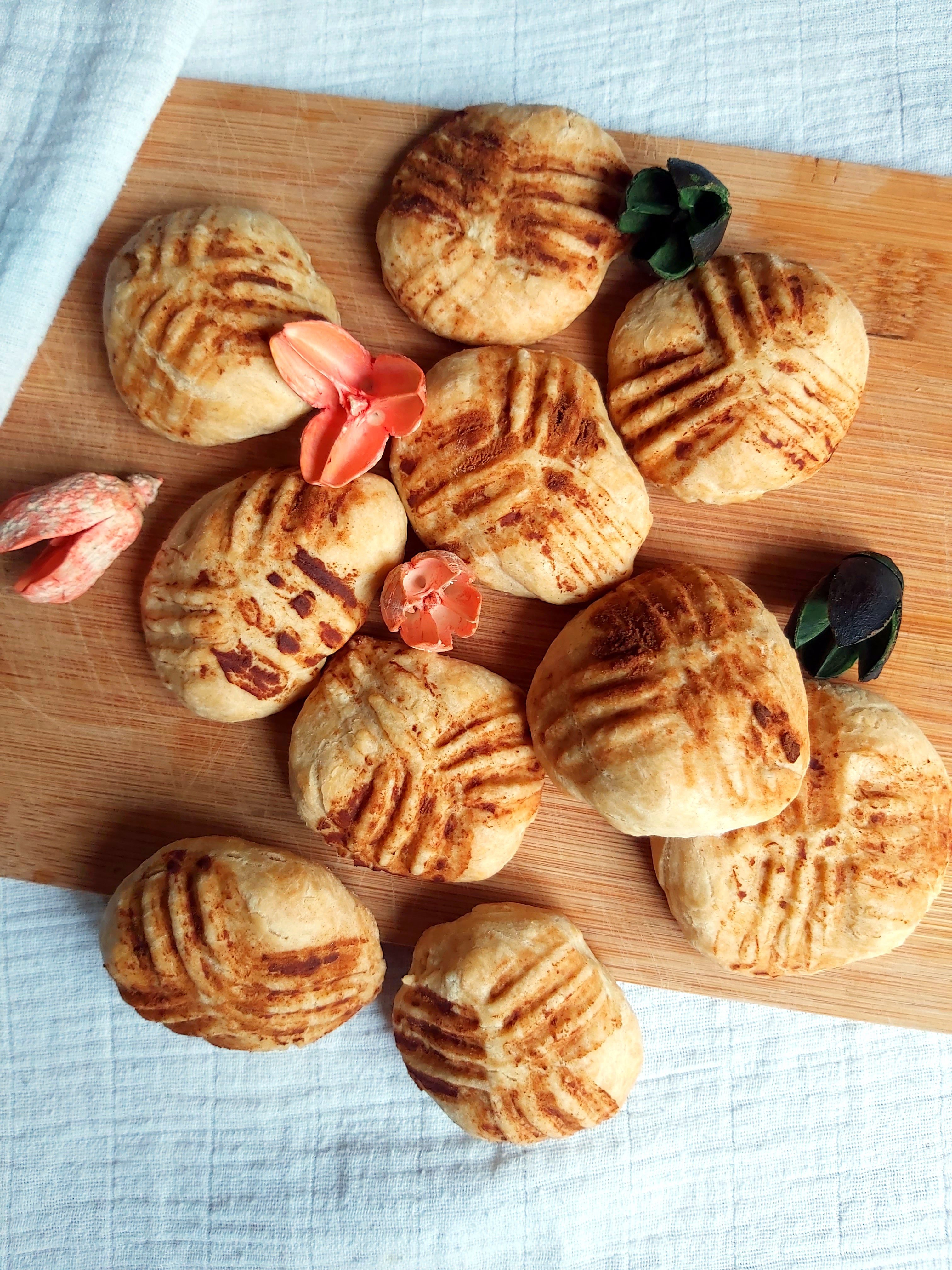 Biscuiti simpli cu unt si pudra de roscove