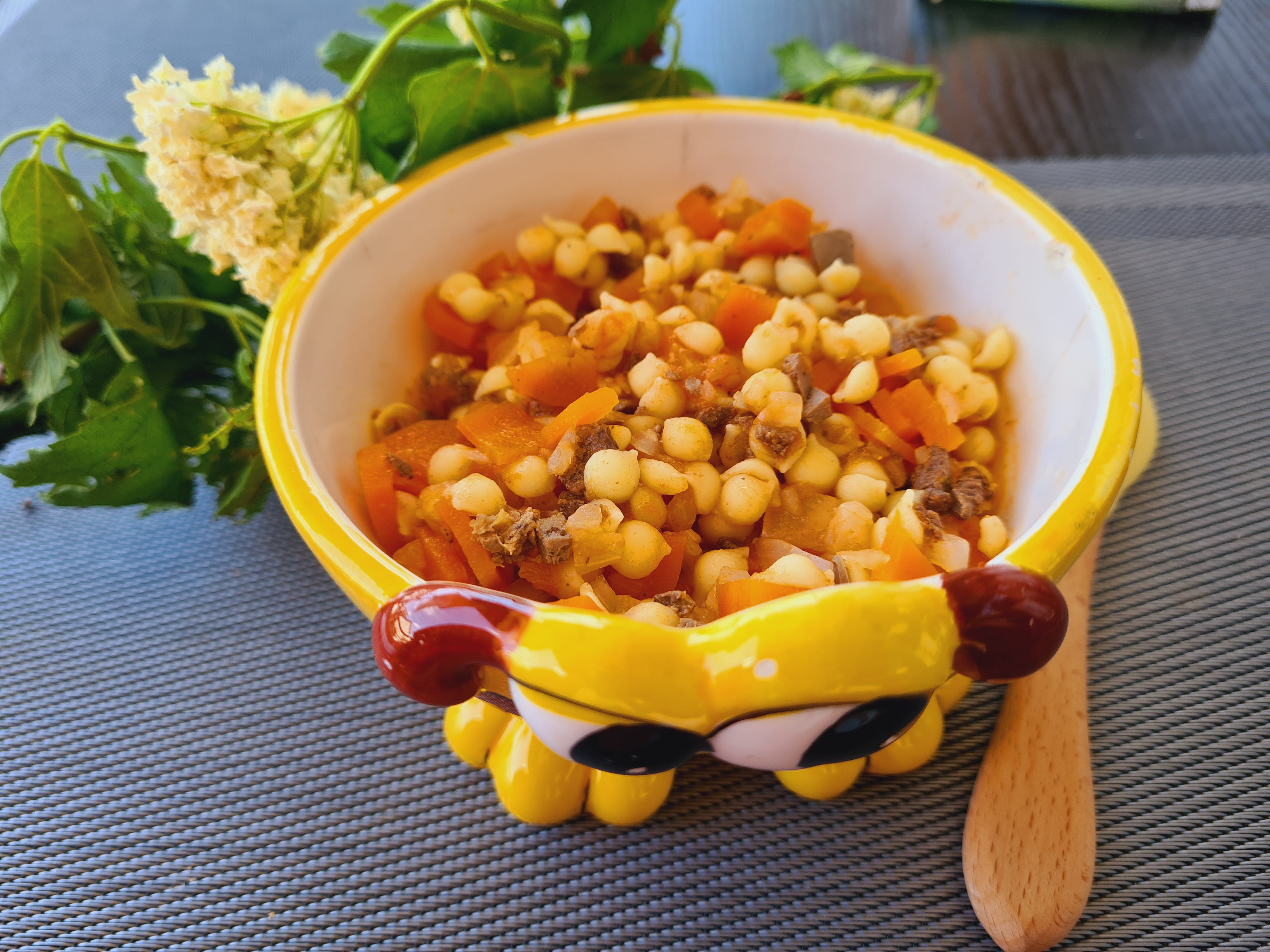 Paste cu ficatel de pui si legume