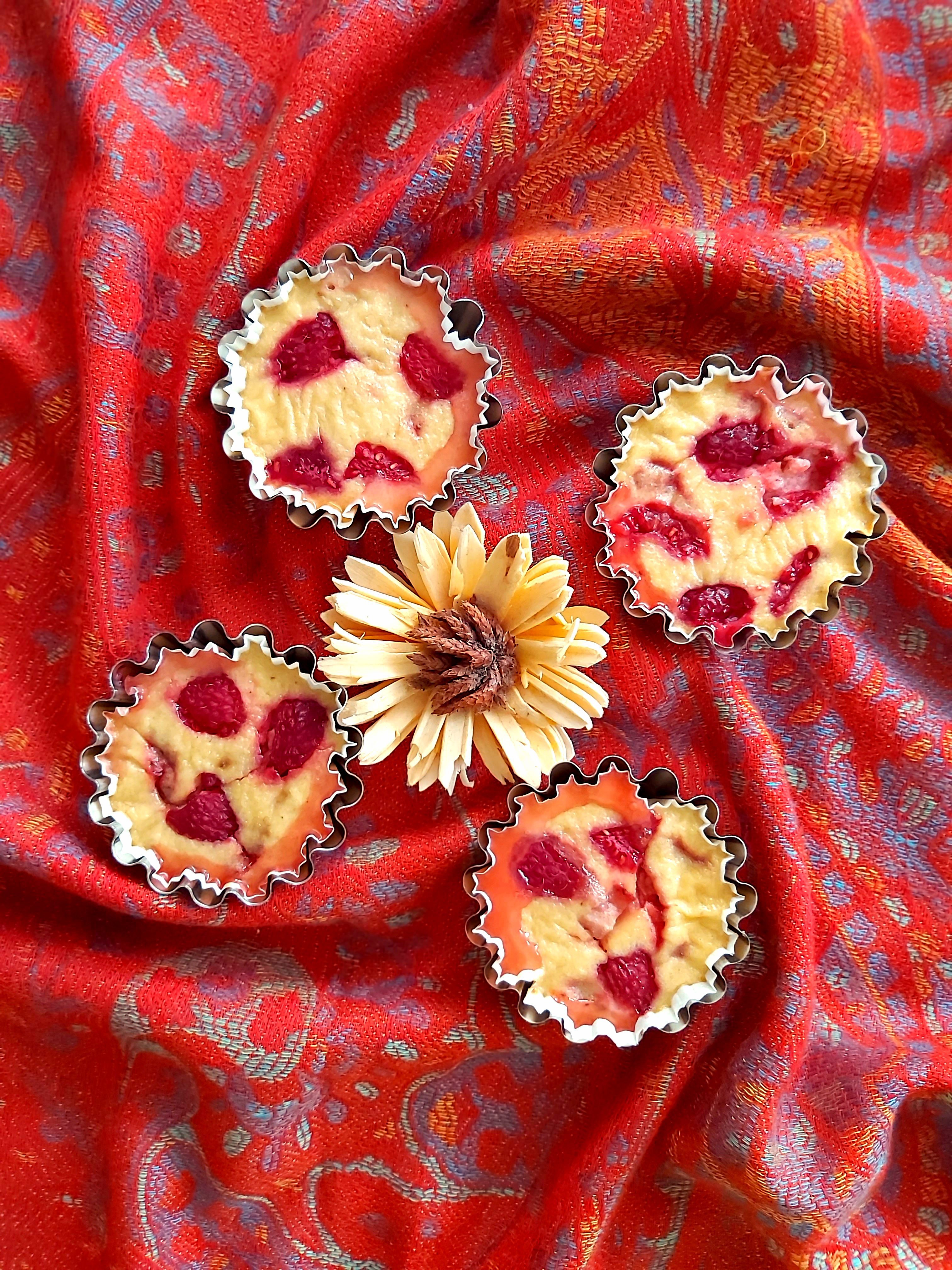 Briose cu capsuni si zmeura