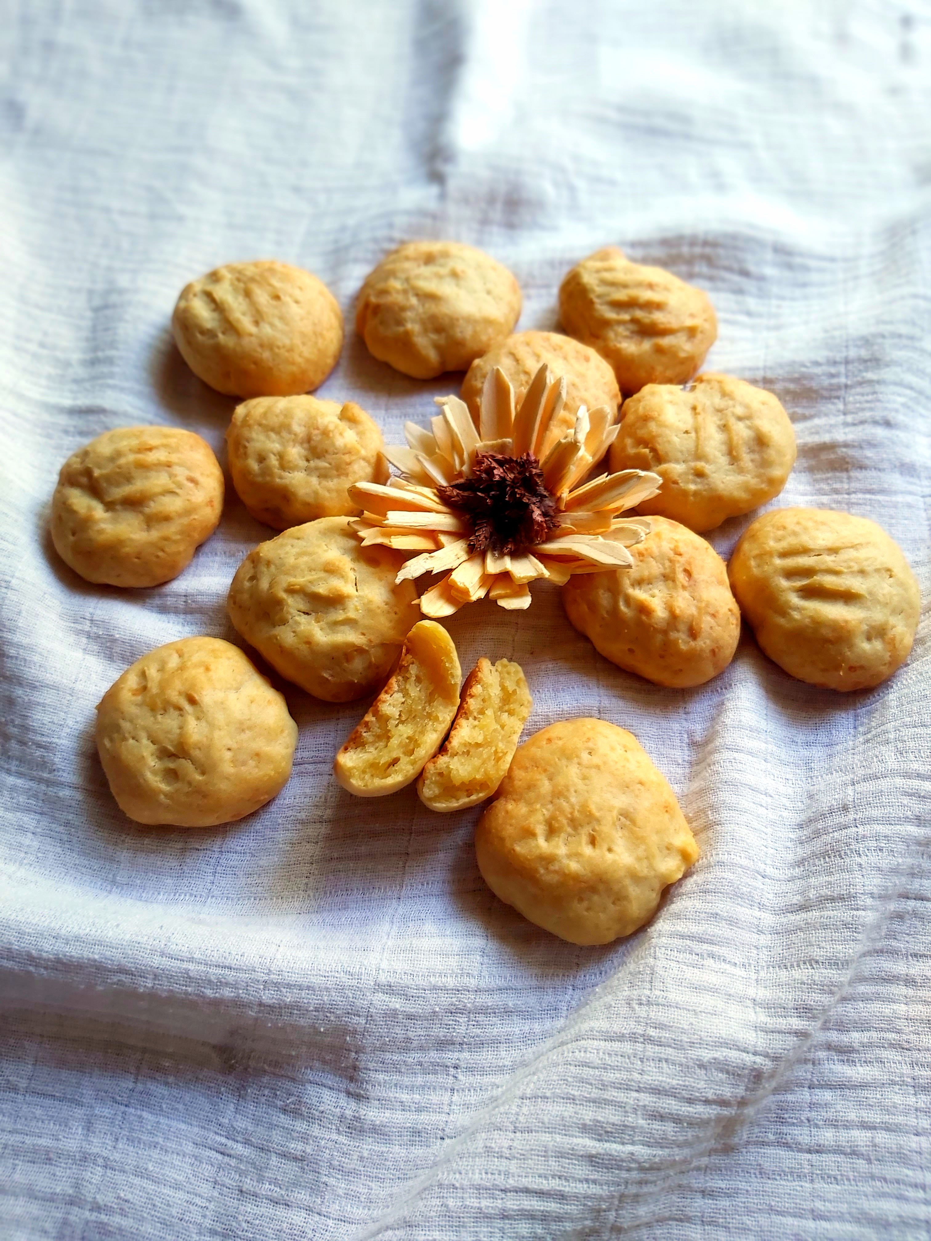 Biscuiti pufosi cu ricotta