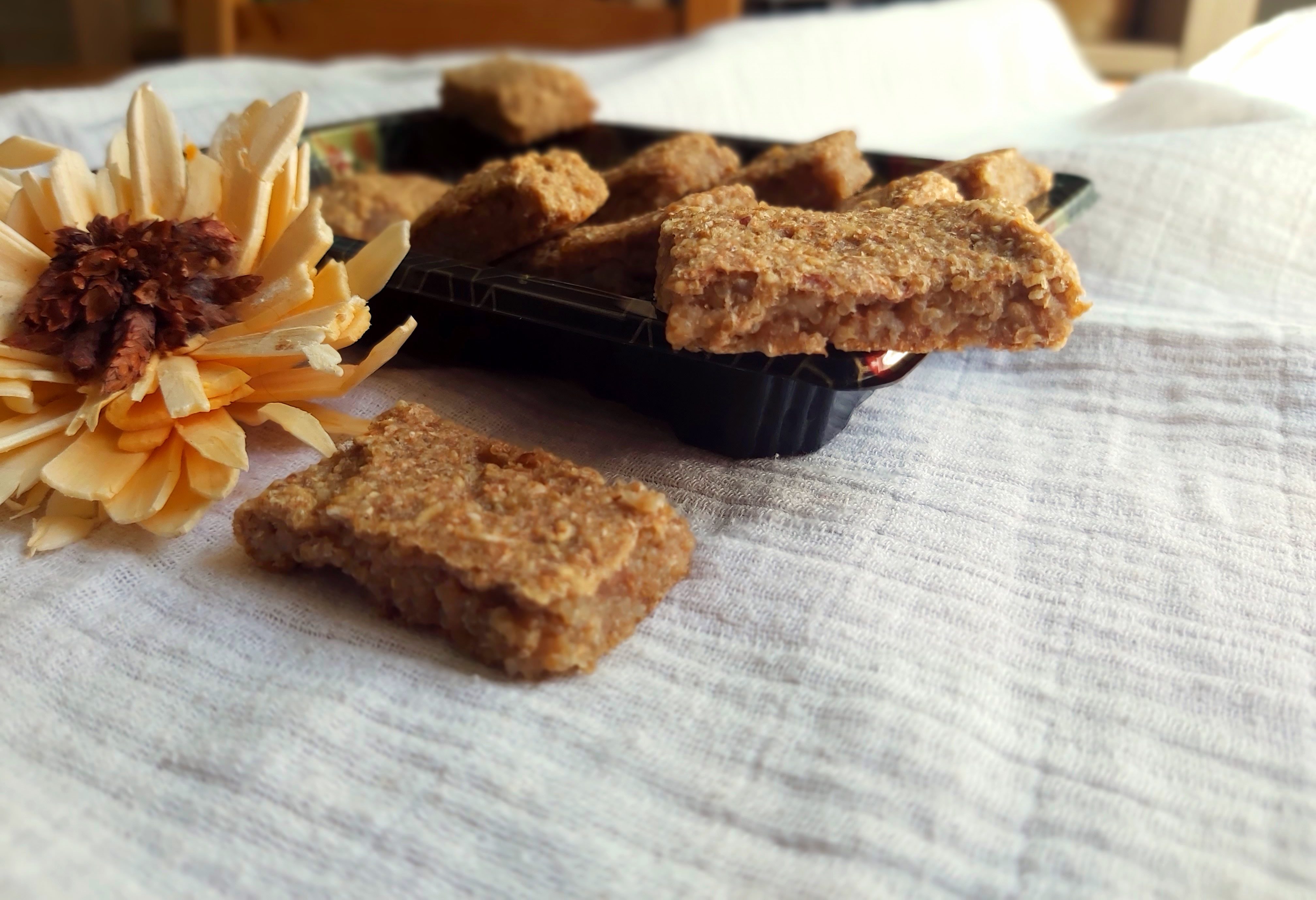 Batoane din amaranth, fulgi de ovaz si pasta de stafide