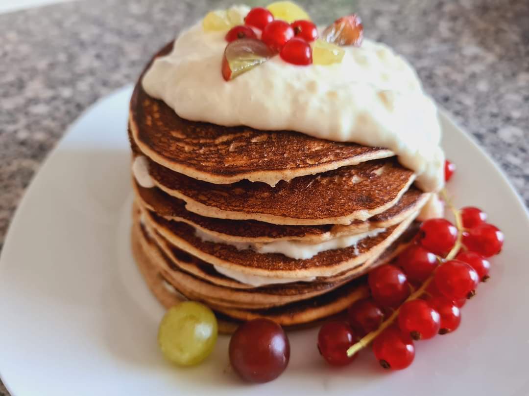 Clatite cu iaurt si crema de banana cu lamaie