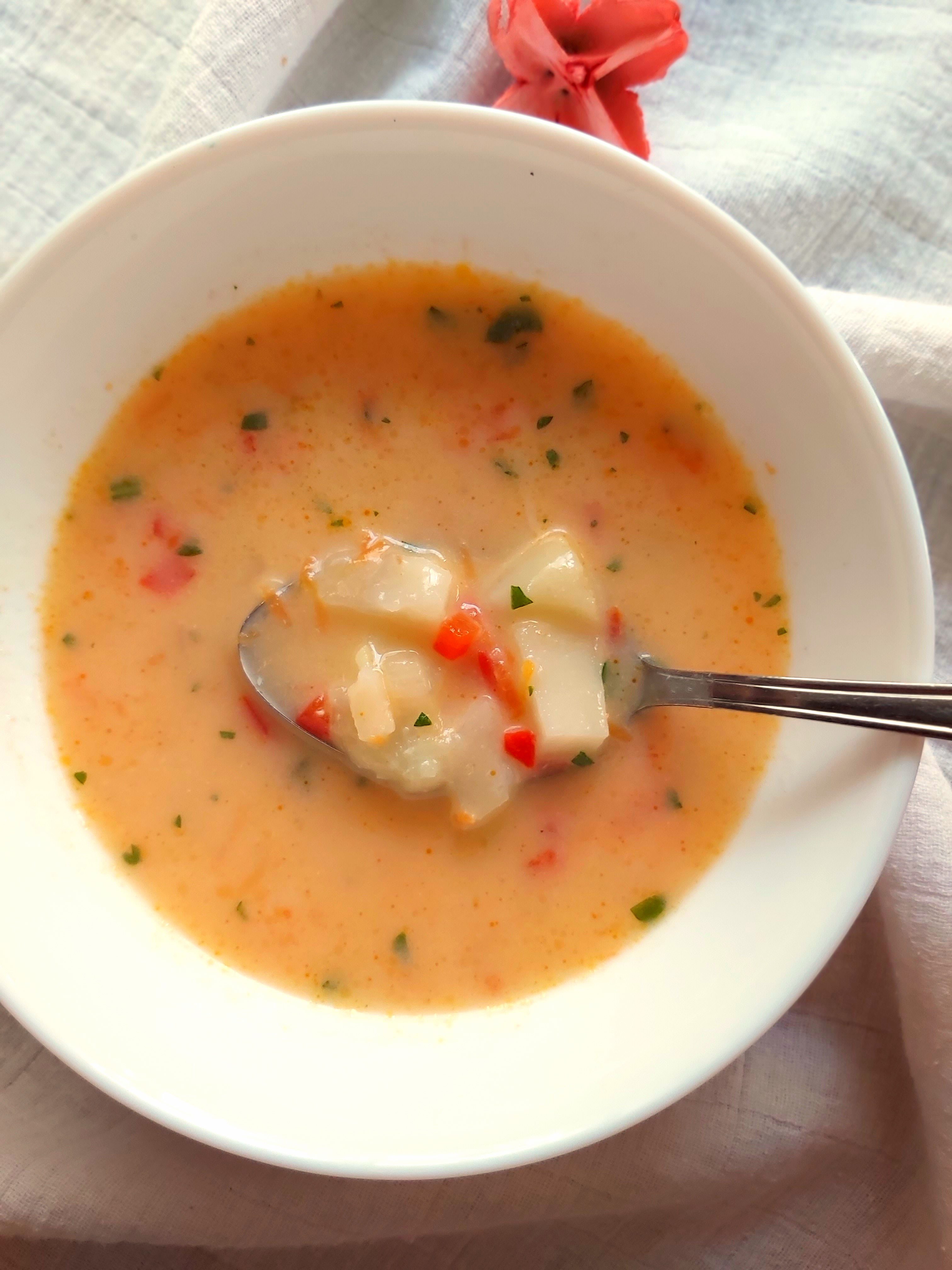 Ciorba groasa de cartofi cu carne de curcan