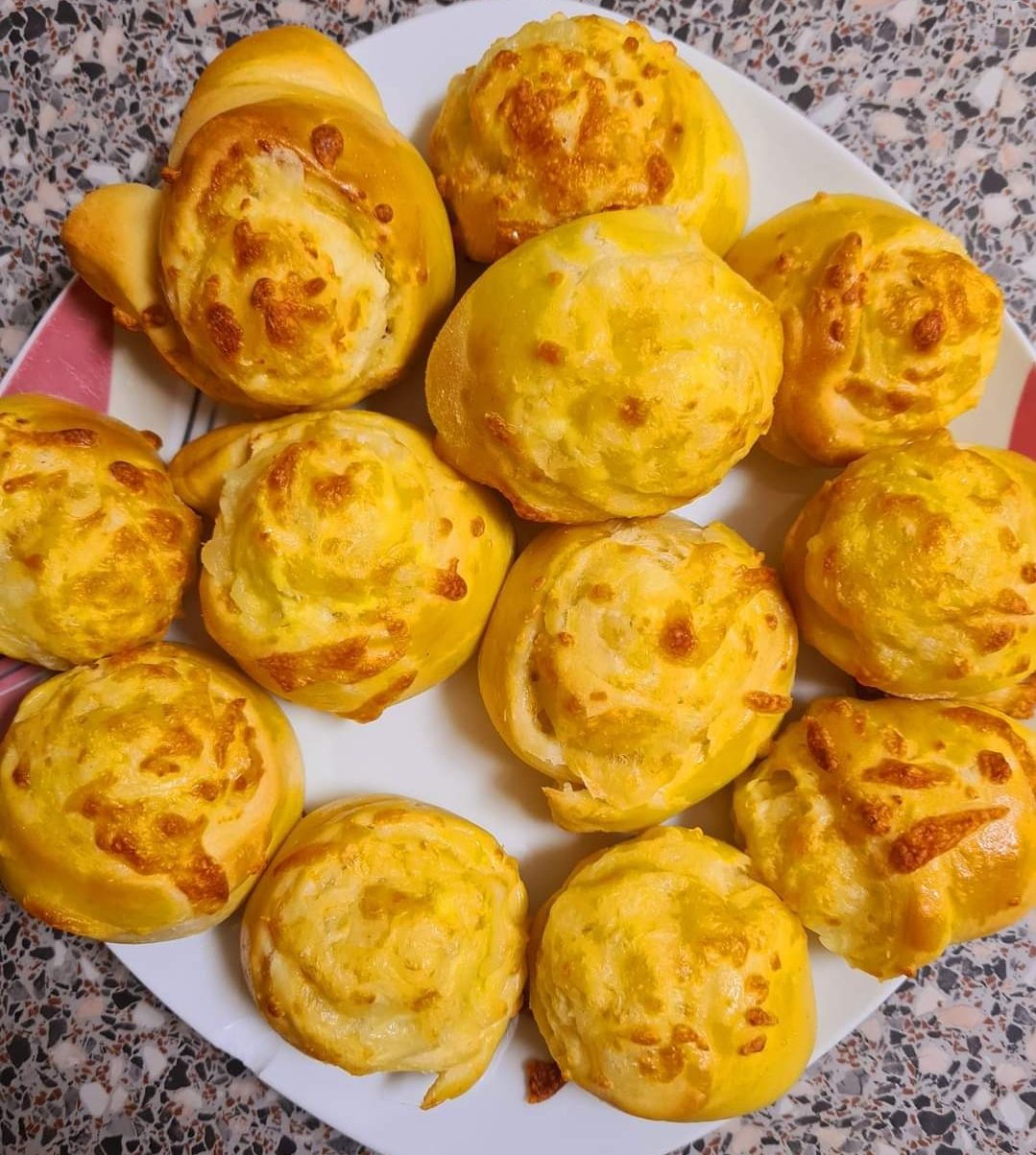 Pateuri cu branza sarata si mozzarella