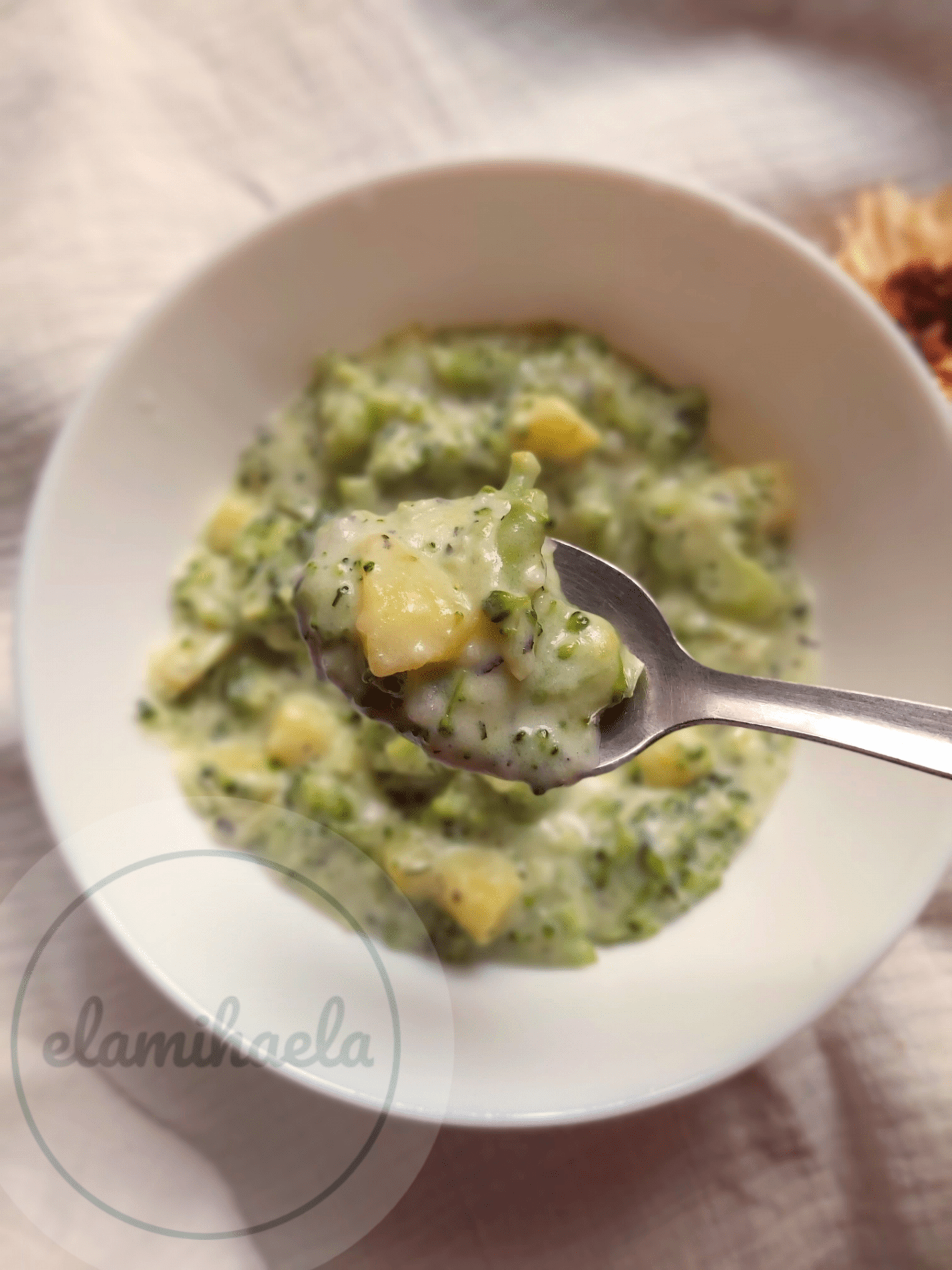 Cartof cu broccoli in sos de smantana