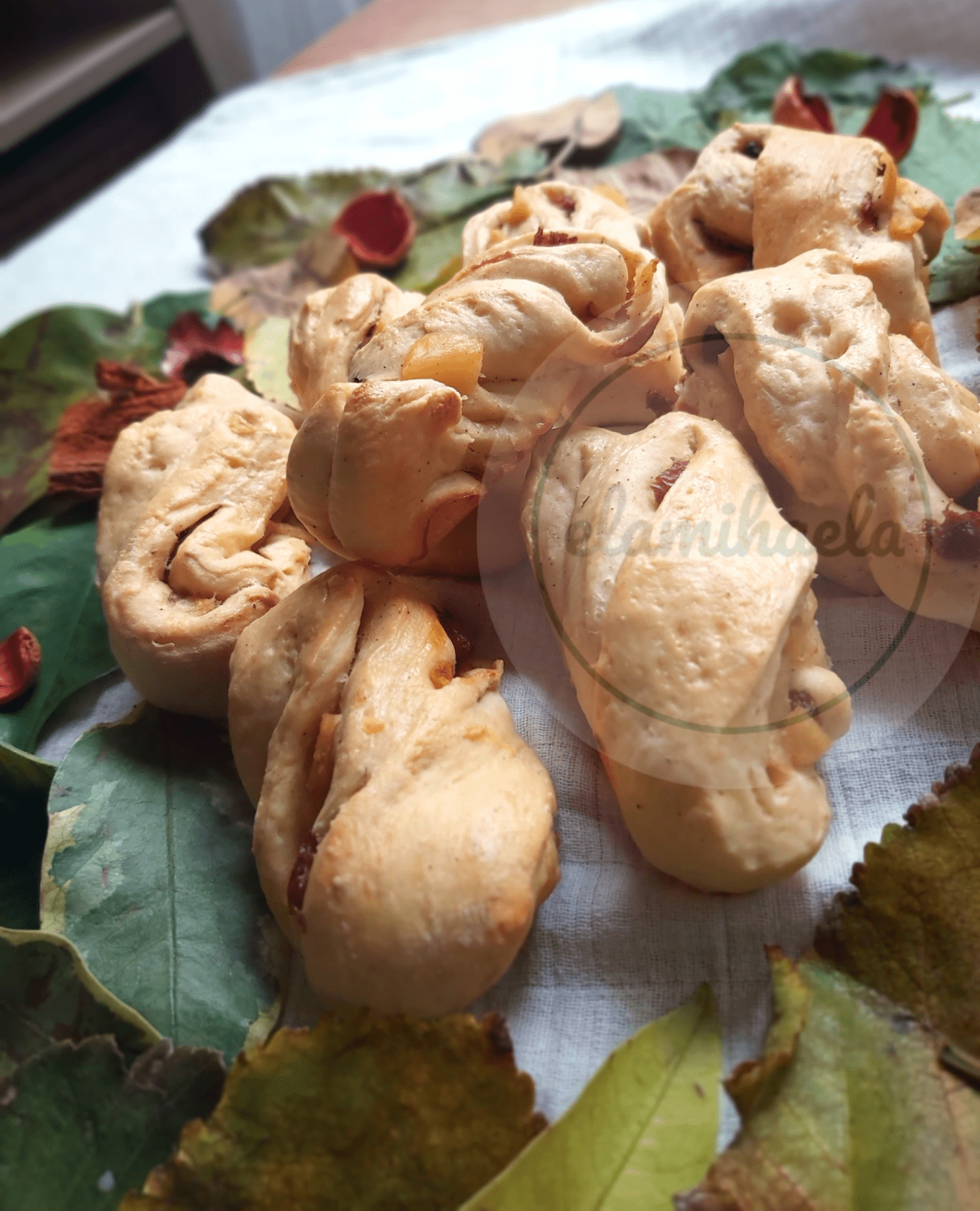 Rasucite cu mar si stafide