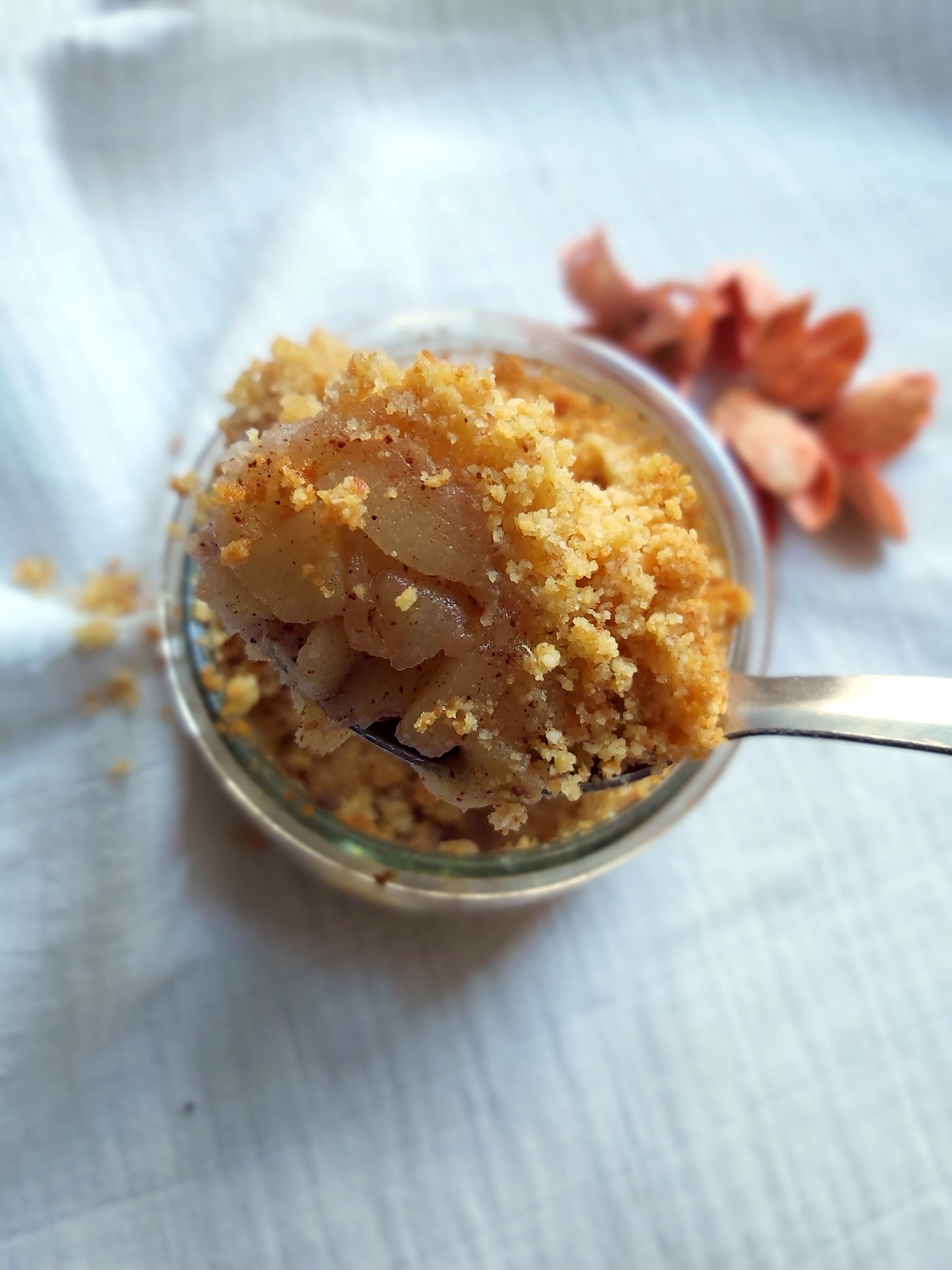 Crumble de biscuiti cu mere