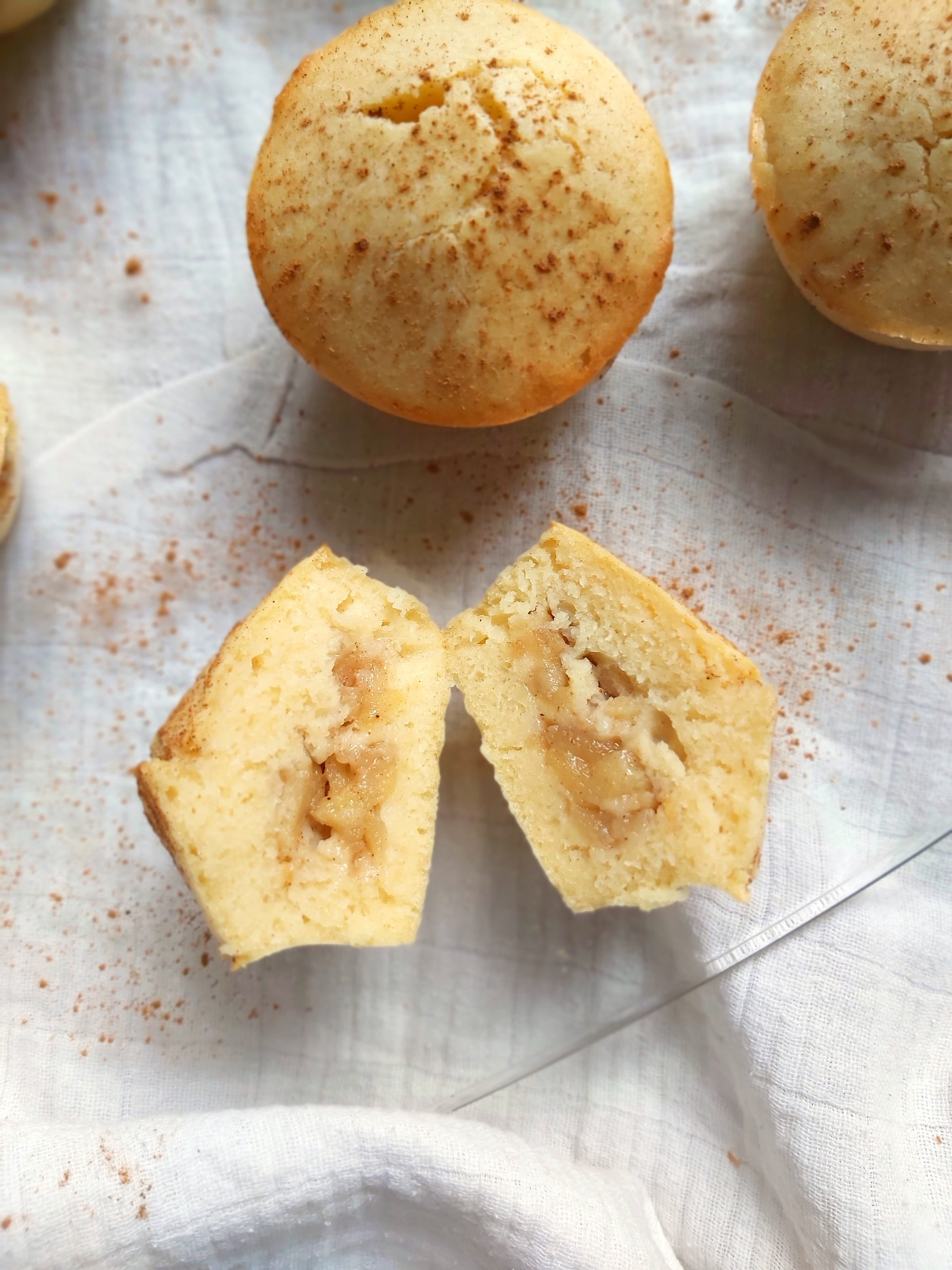 Briose umplute cu mere