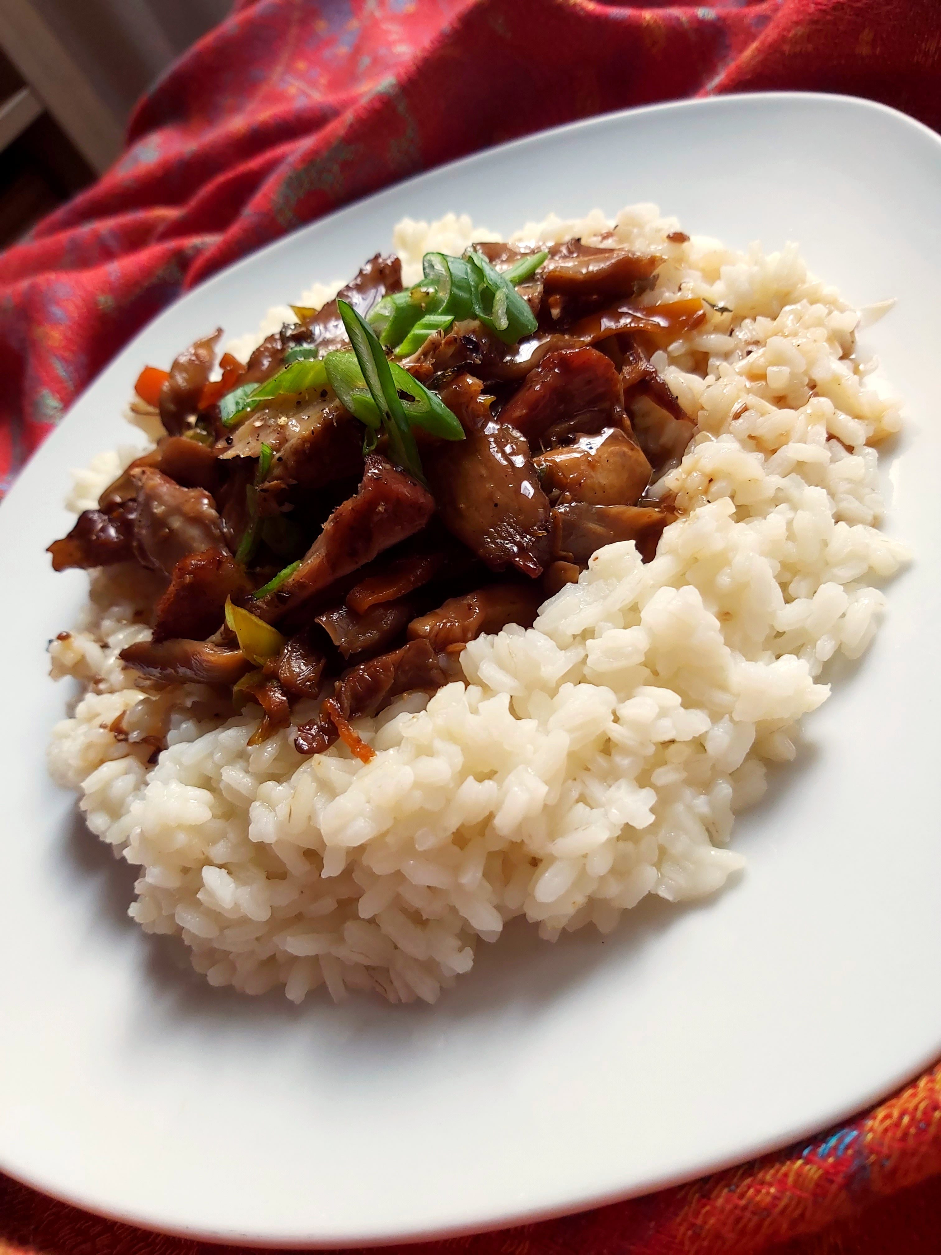 Porc in stil asiatic cu garnitura de orez