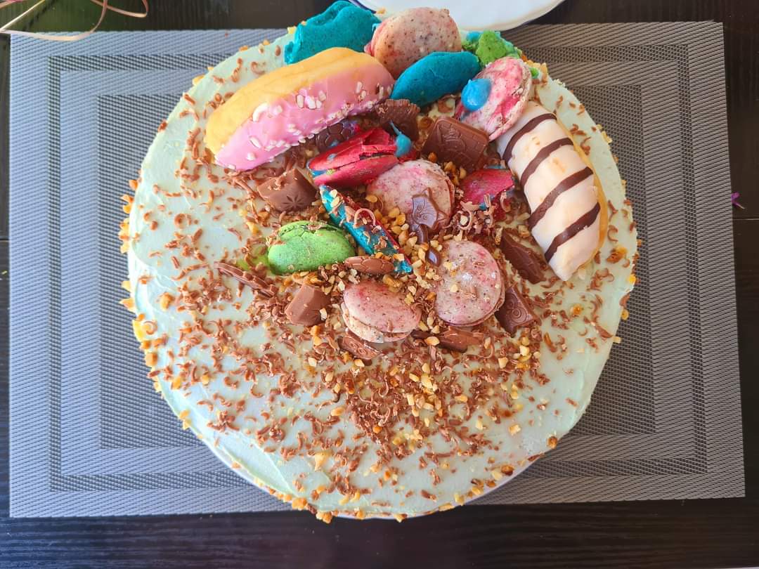 Tort cu blat din vanilie si crema de capsuni