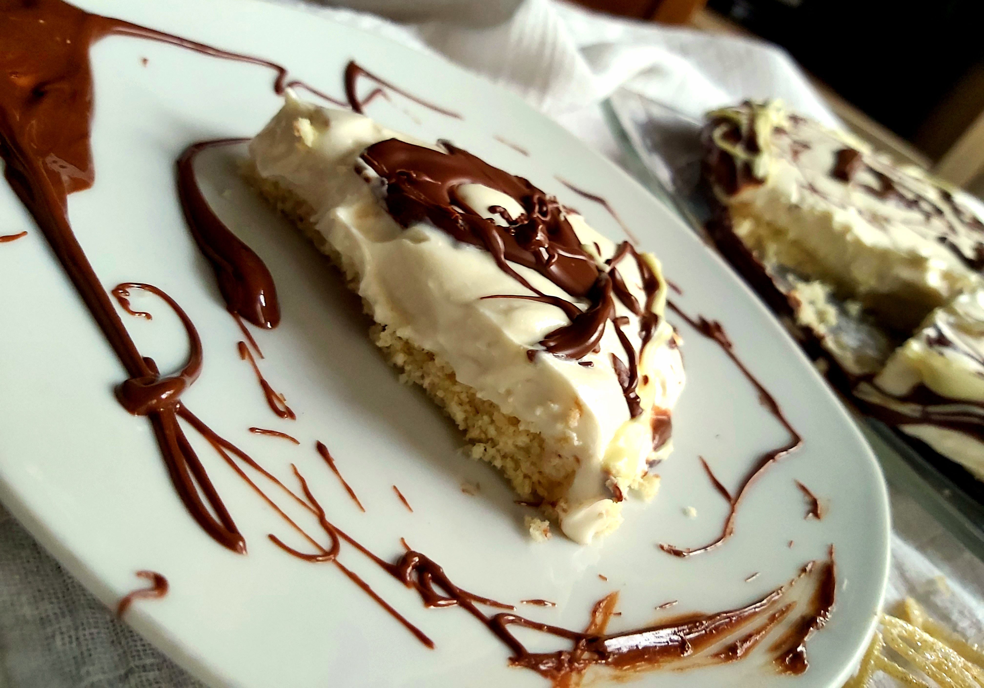 Cheesecake cu unt de arahide si ciocolata