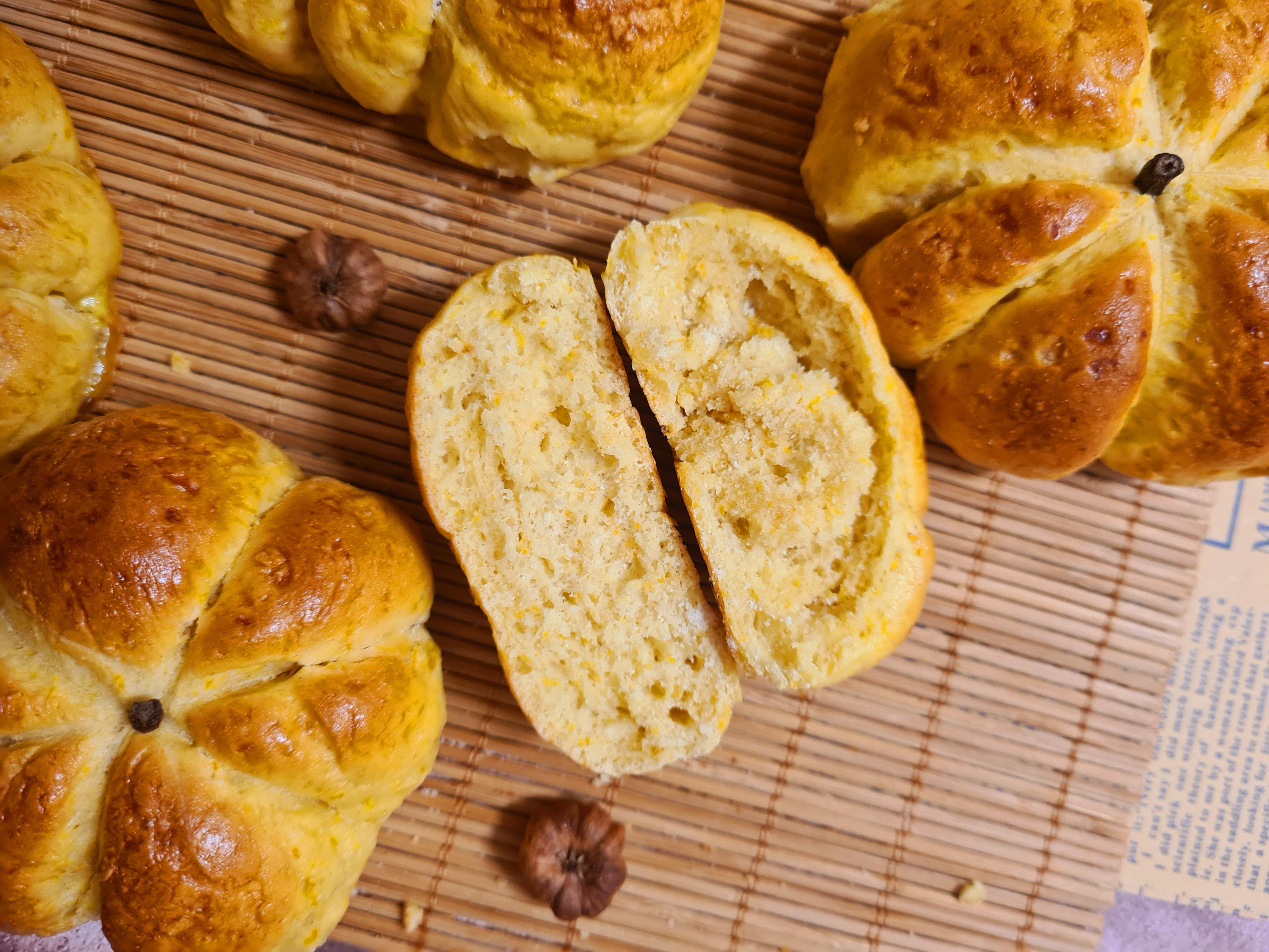 Pumpkin buns