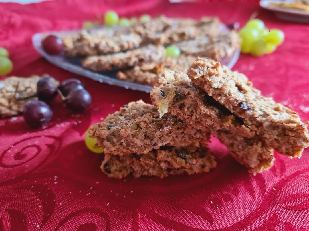 Biscuiti cu struguri, cocos si pasta de susan