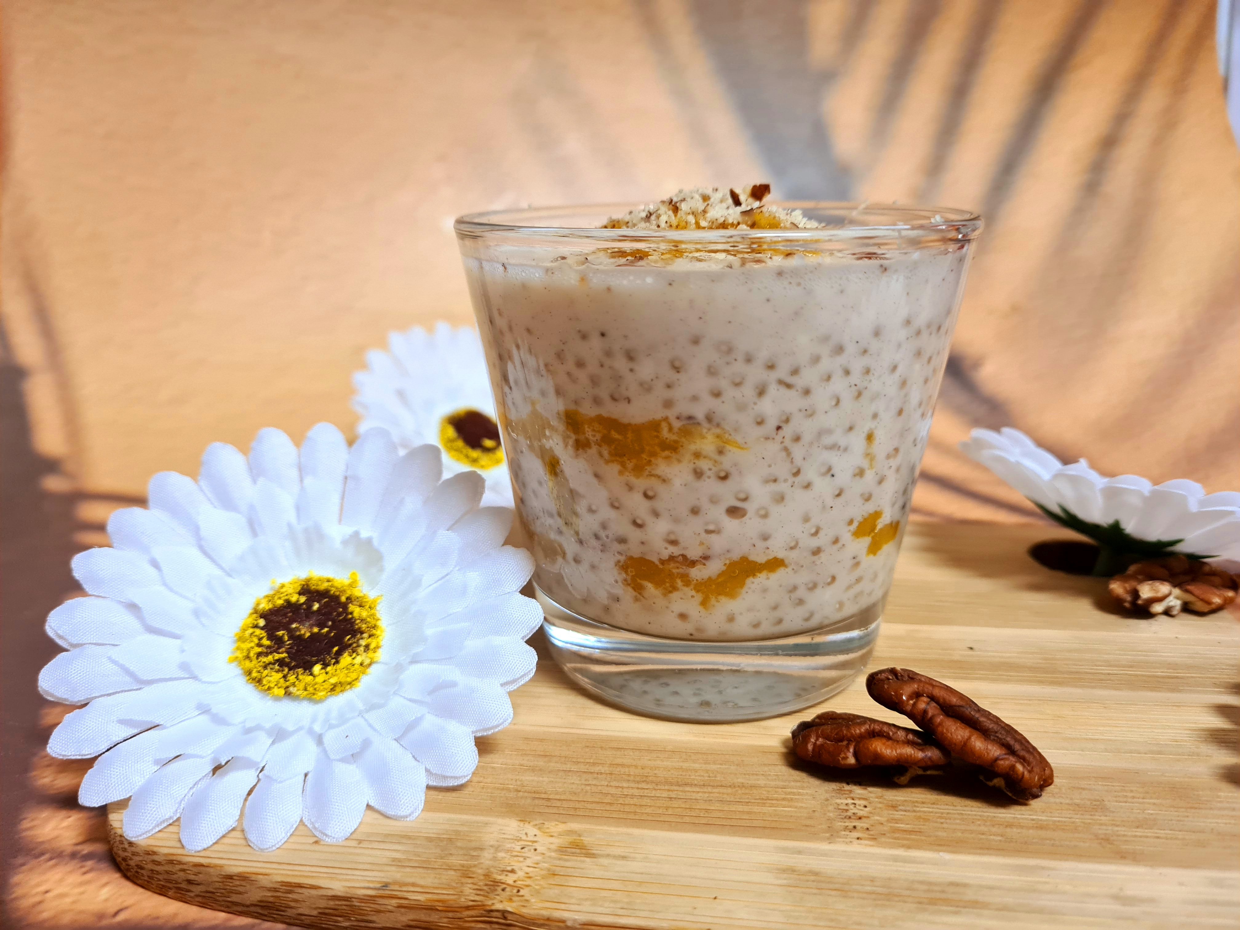 Budinca de tapioca cu gem de ananas si nuci pecan