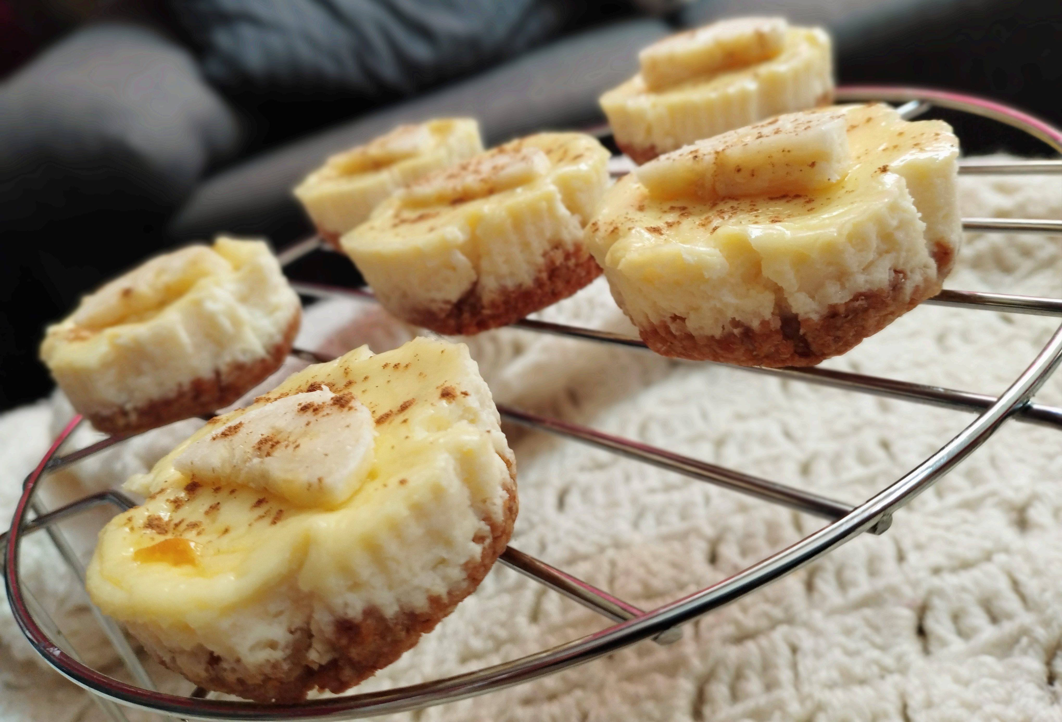 Mini cheesecake-uri cu iaurt