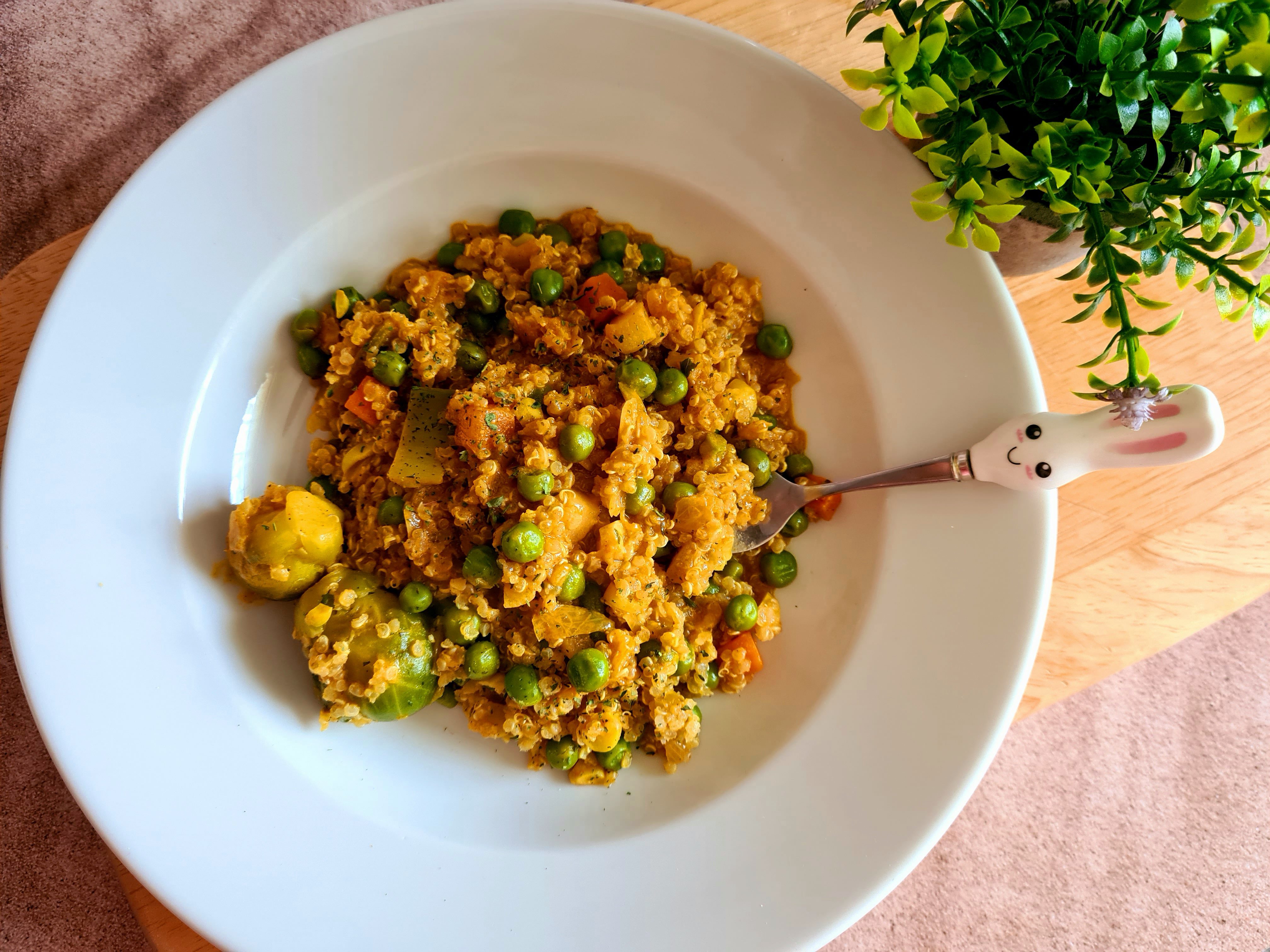 Mancare de quinoa cu legume