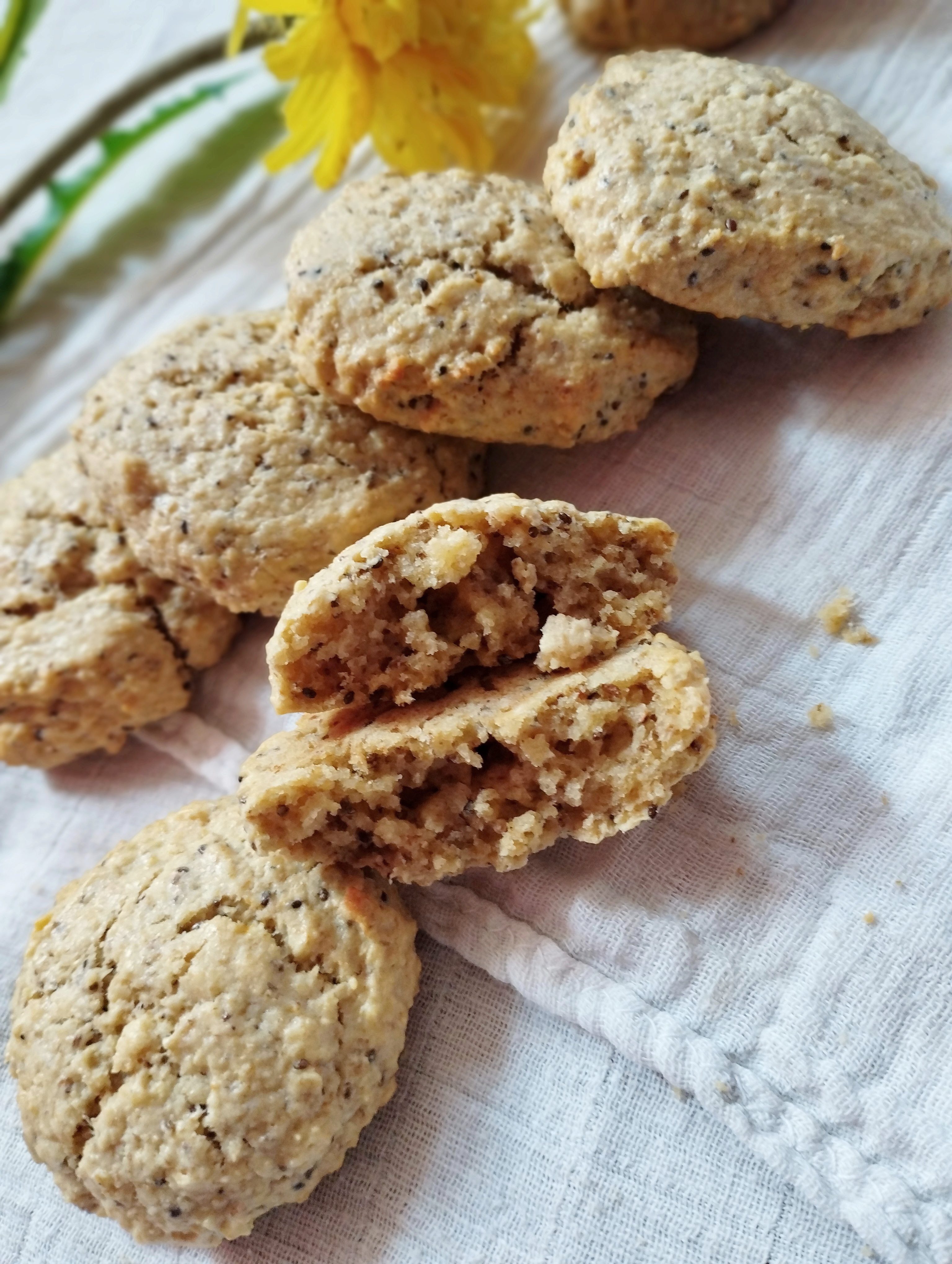 Biscuiti cu chia si lamaie