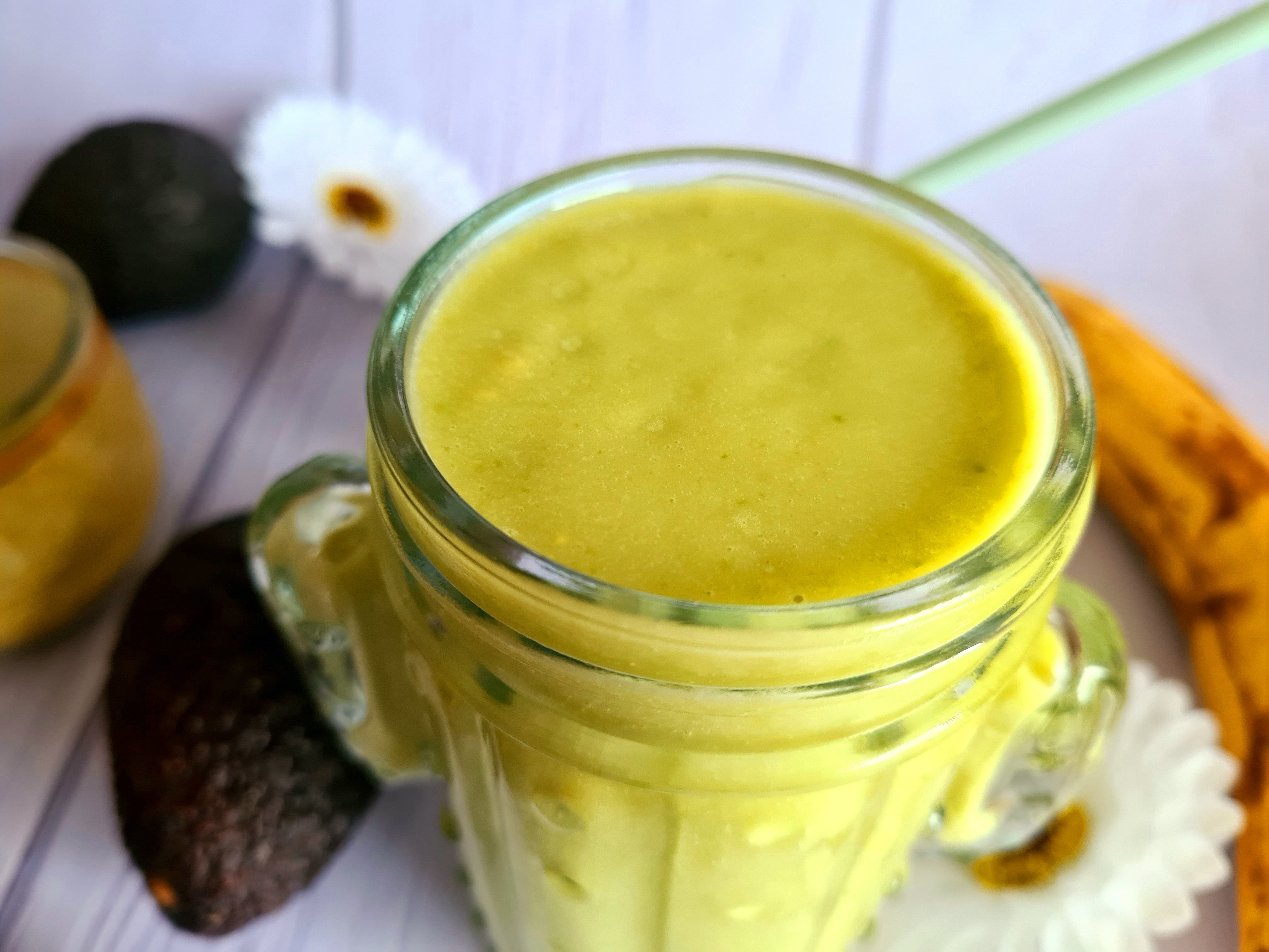 Smoothie de avocado cu banana