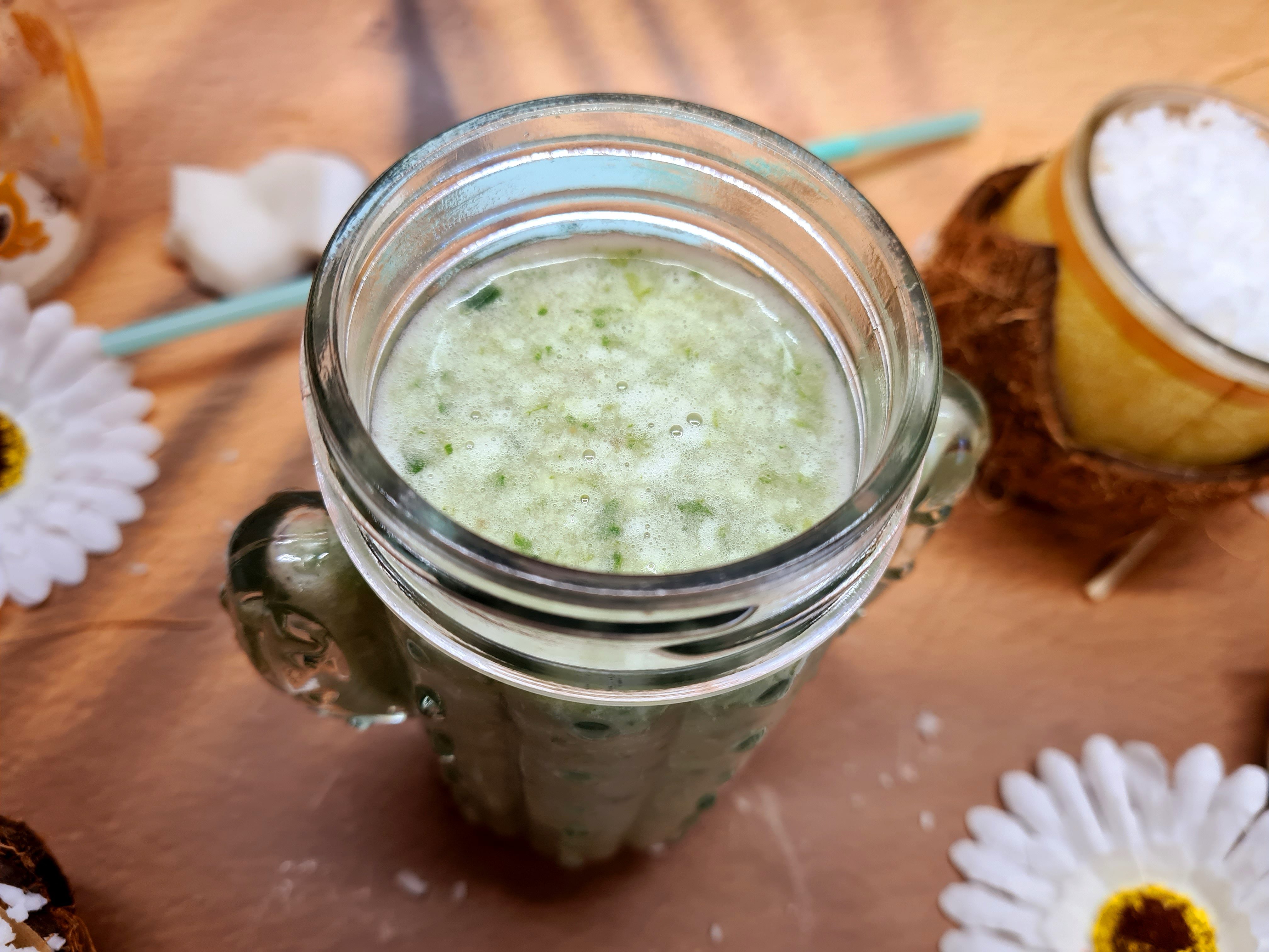 Smoothie de banana cu lapte de cocos si spanac