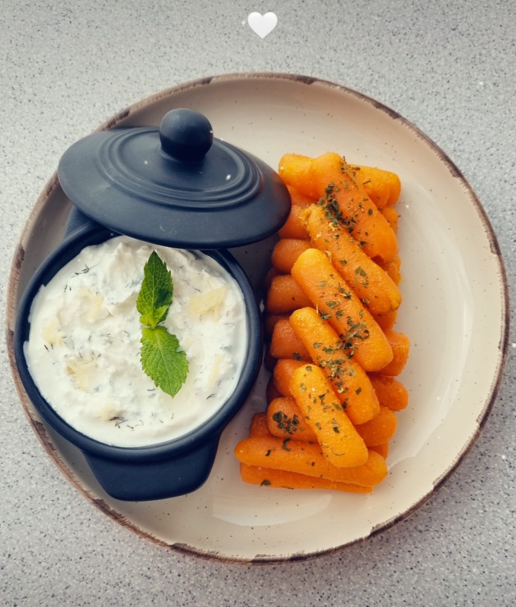 Sos tzatziki cu branza si menta