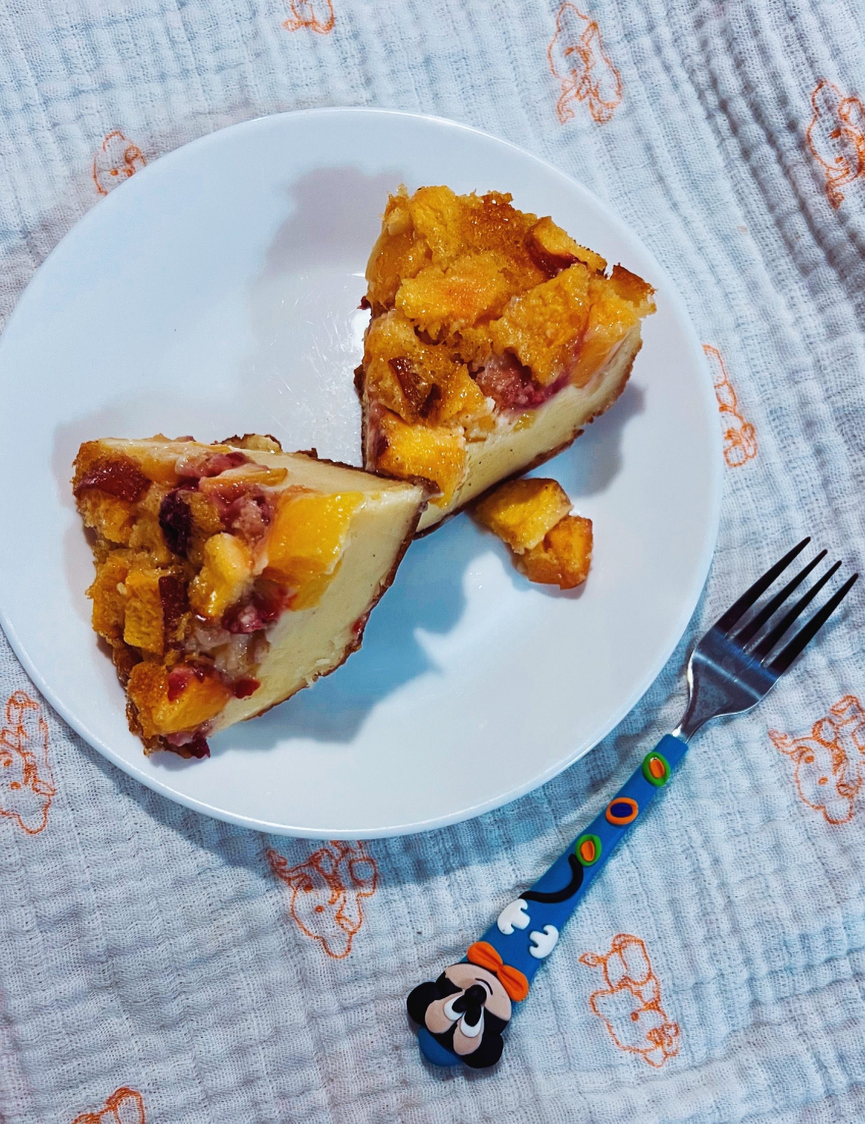 Clafoutis cu piersici si zmeura