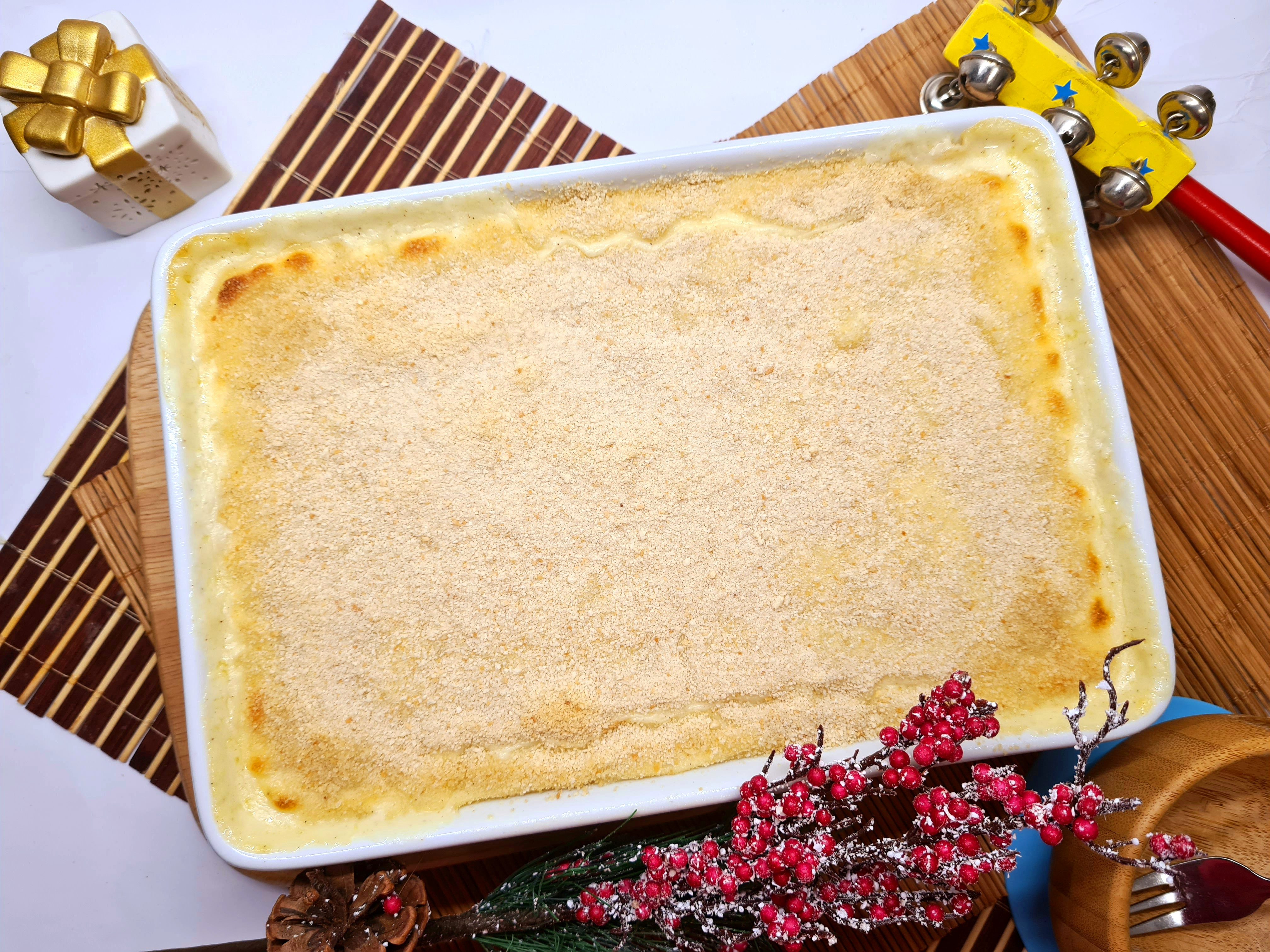 Paste cu sos bechamel si branza la cuptor