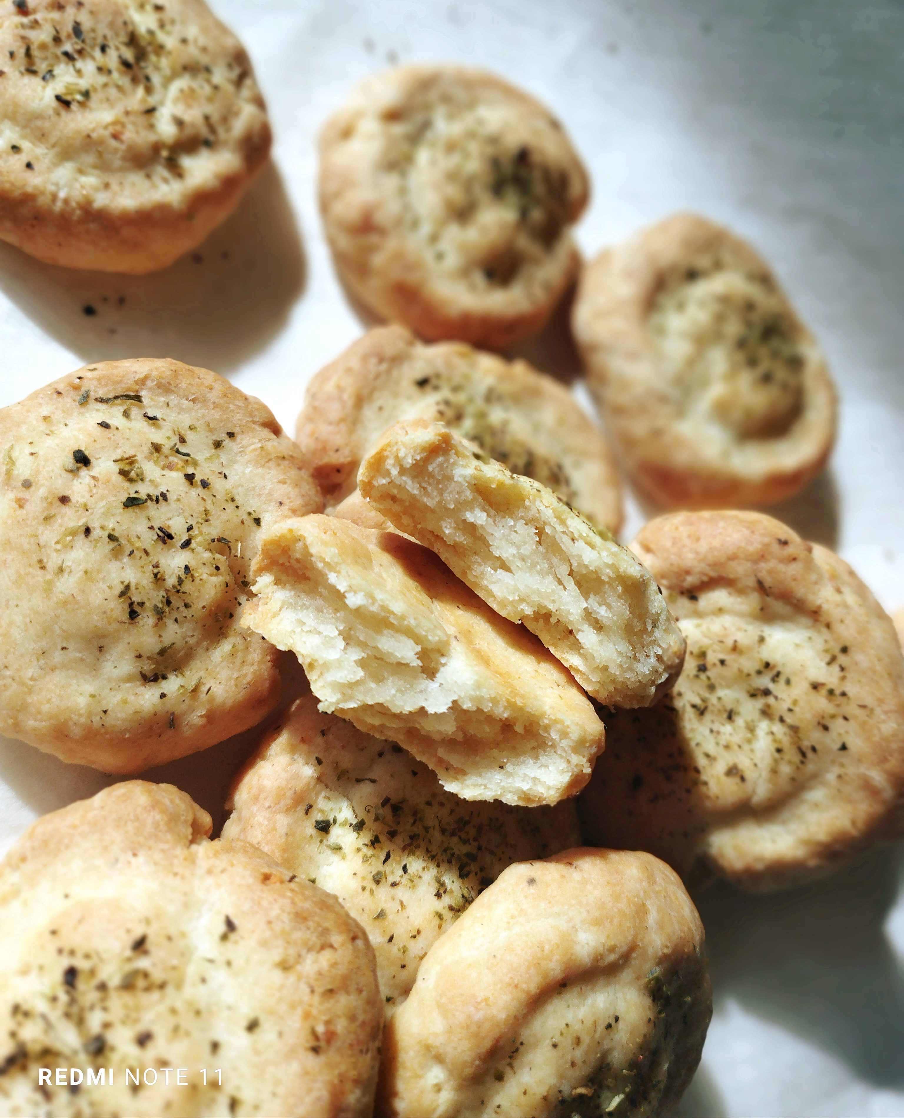 Biscuiti cu parmezan si oregano