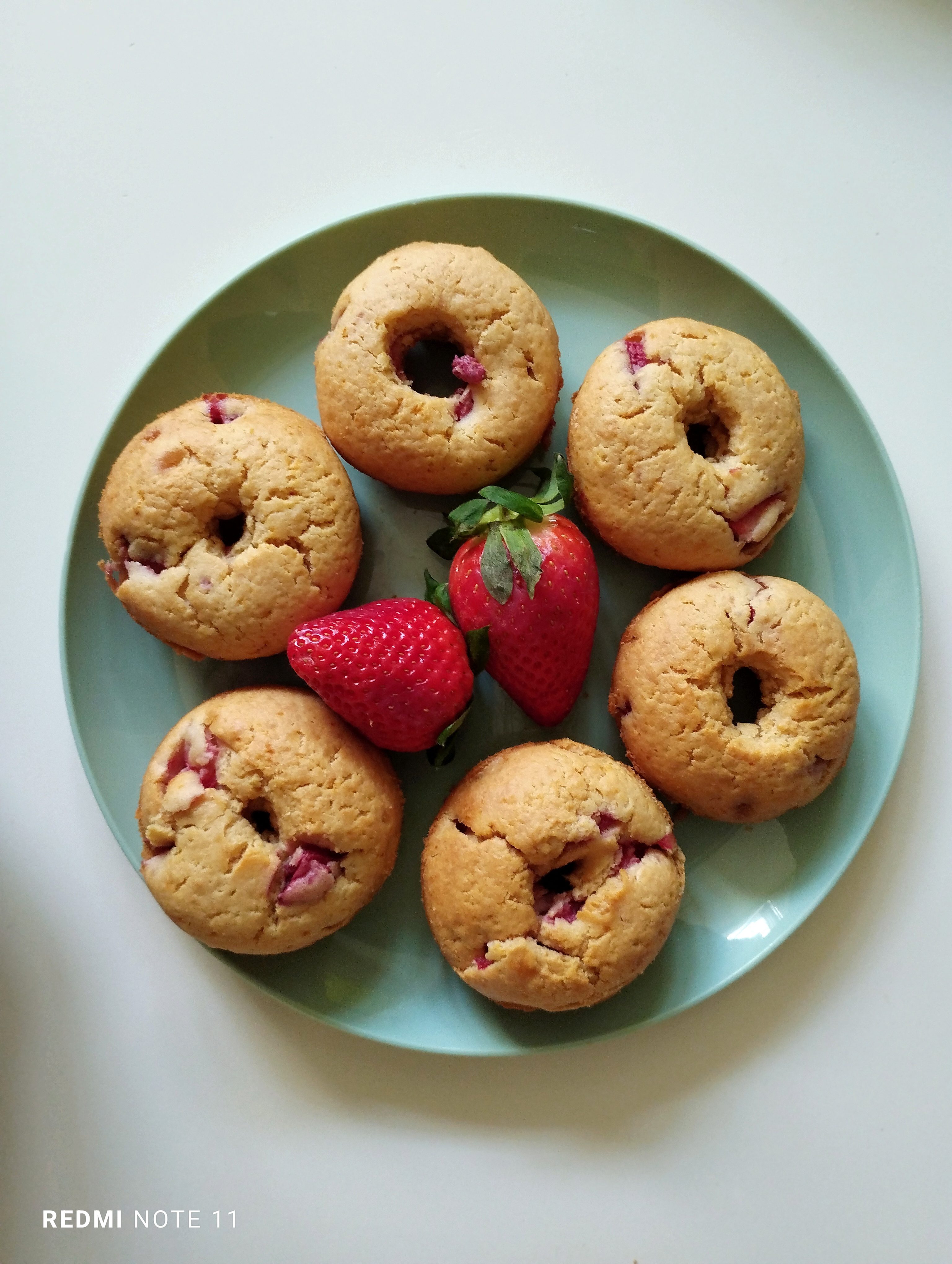 Donuts cu capsuni