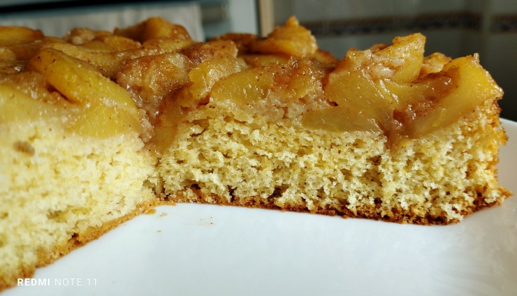 Prajitura rasturnata cu mere