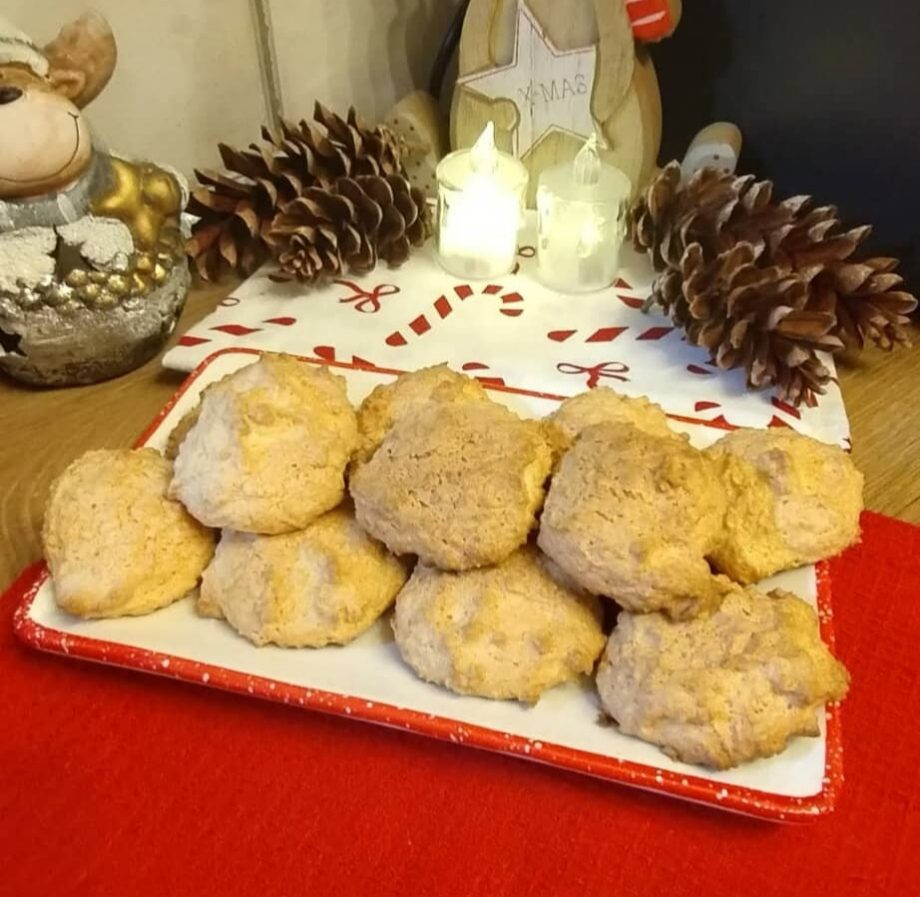 Fursecuri cu albusuri si nuca de cocos