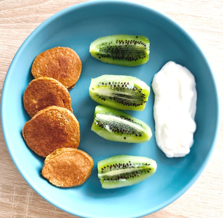 Clatite cu ovaz si roscove pentru bebelusi – Reteta BLW pentru 7 luni+