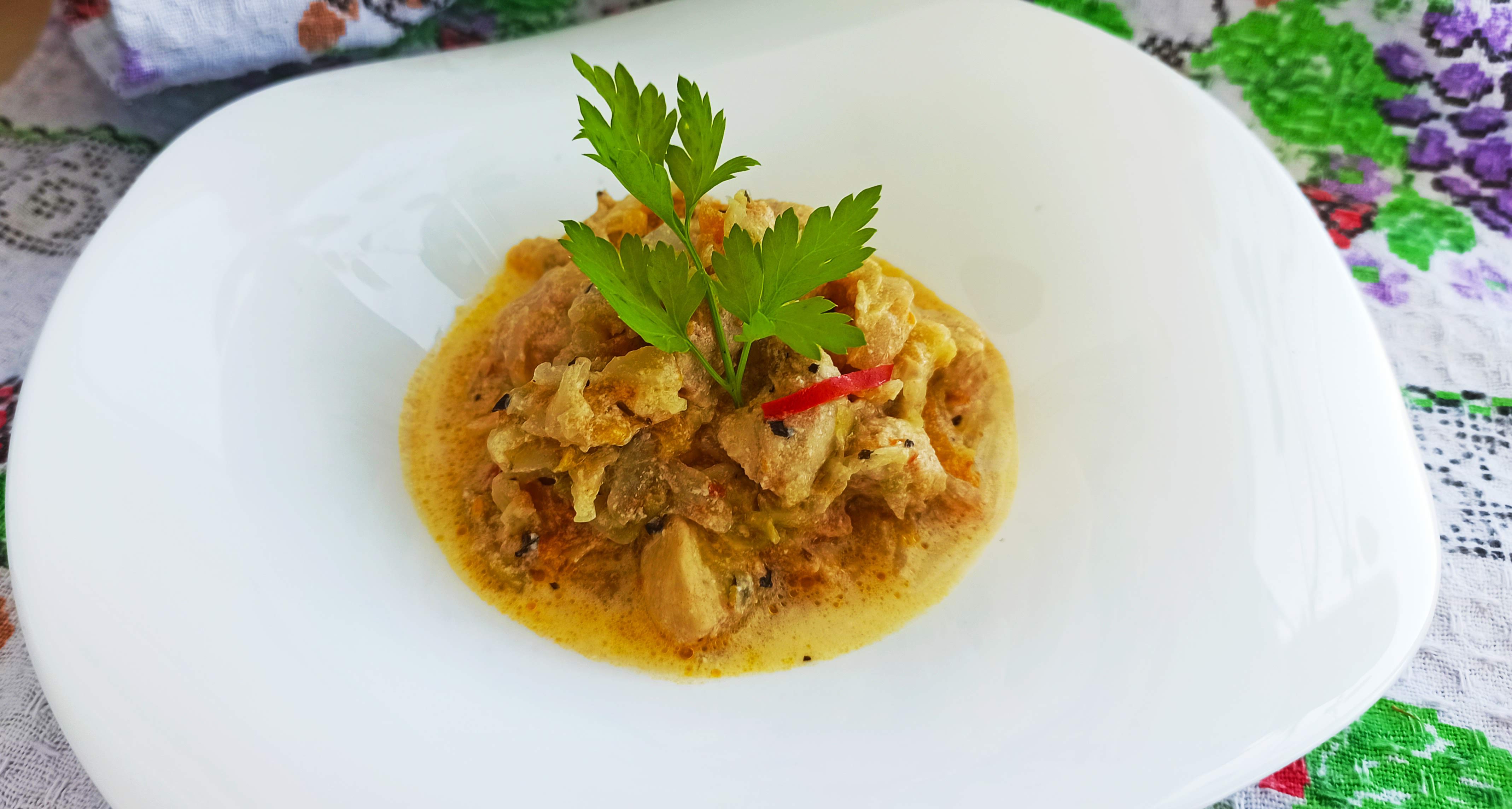 Varza noua alba cu pui si smantana