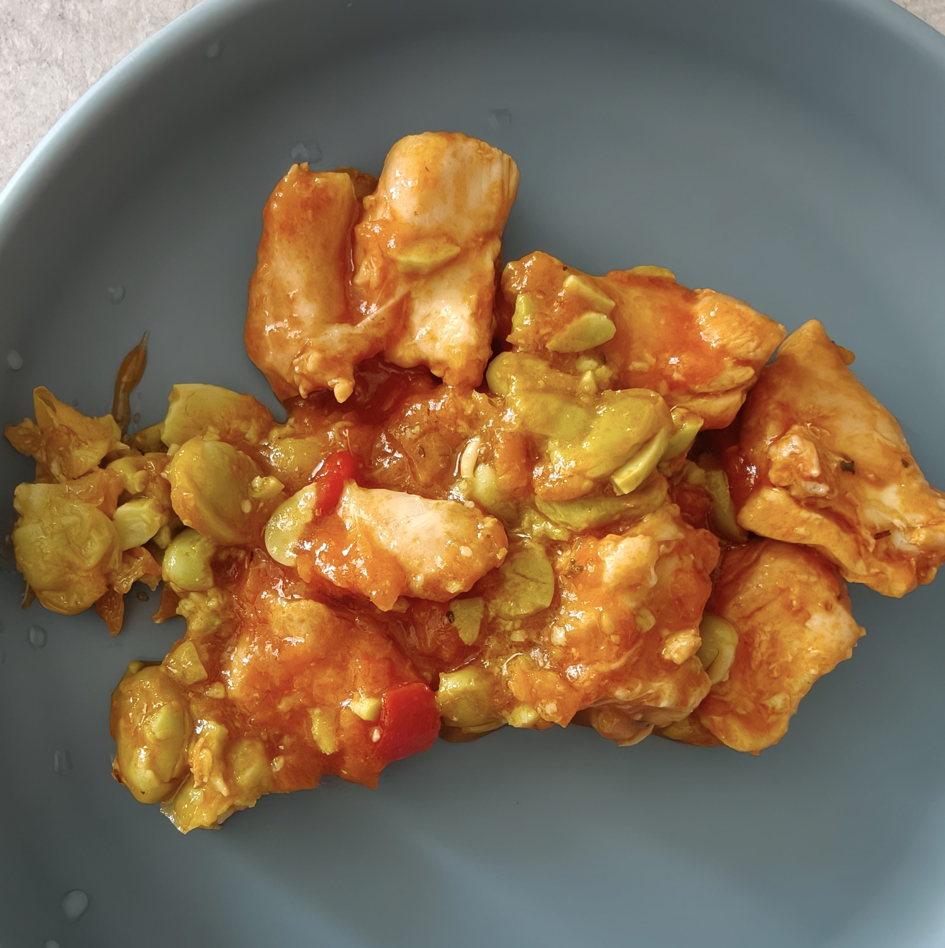 Edamame cu pui în sos de roșii – rețetă sănătoasă pentru bebeluși și întreaga familie